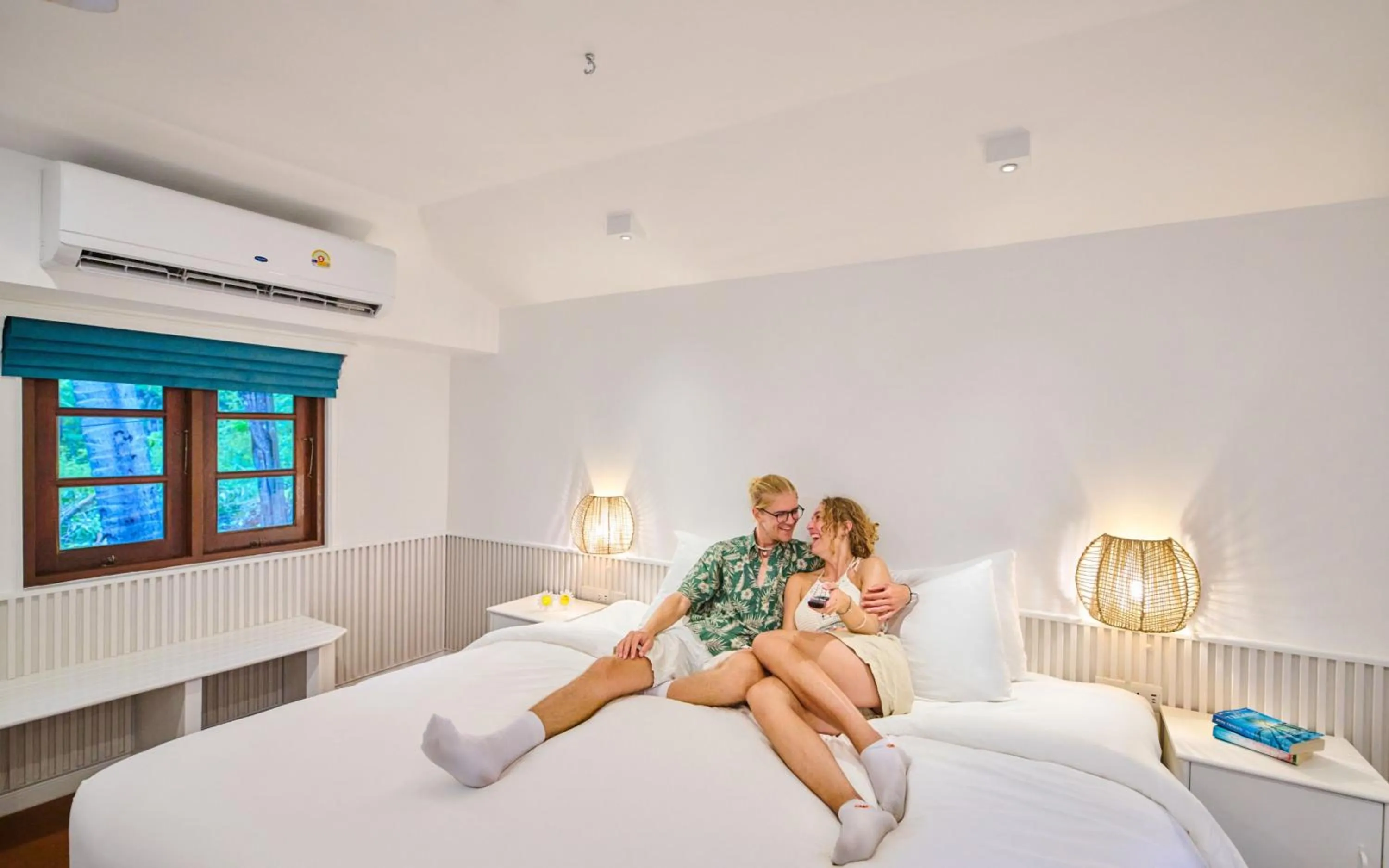 Photo of the whole room, Bed in Lub d Koh Tao Tanote Bay