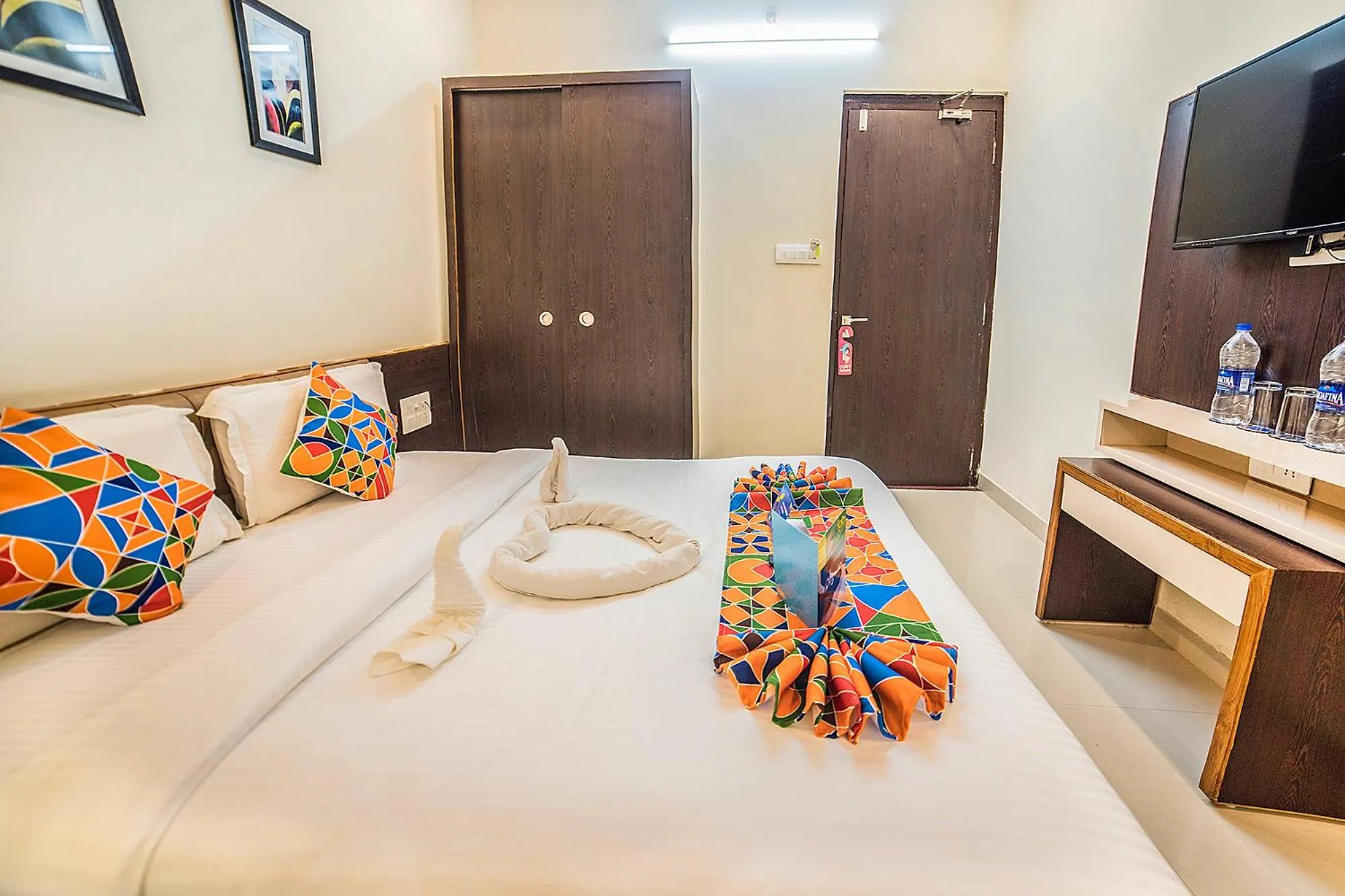 TV and multimedia in Hotel Suraj Palace