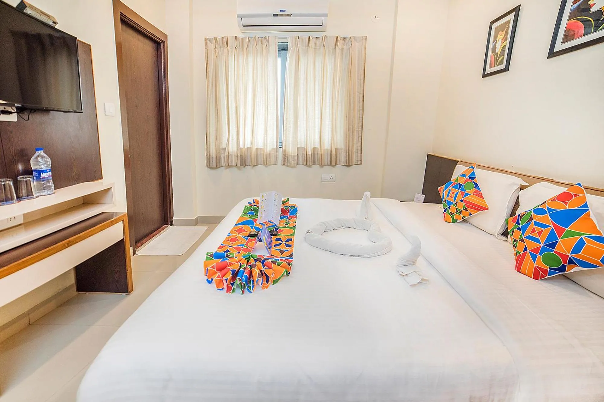 TV and multimedia in Hotel Suraj Palace