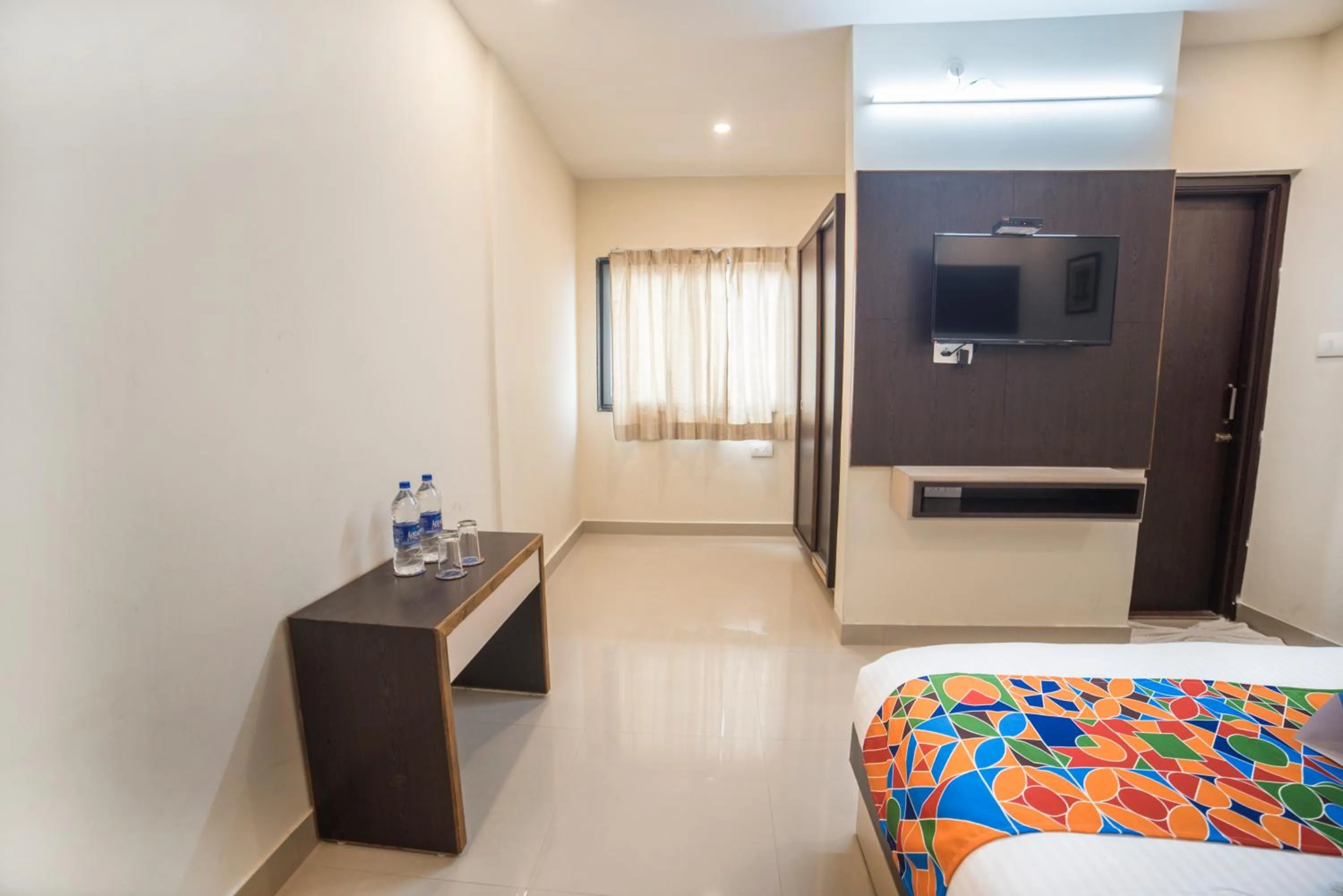 TV and multimedia in Hotel Suraj Palace