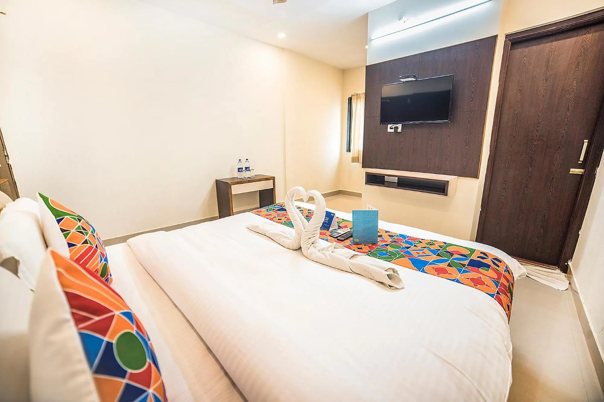 TV and multimedia in Hotel Suraj Palace