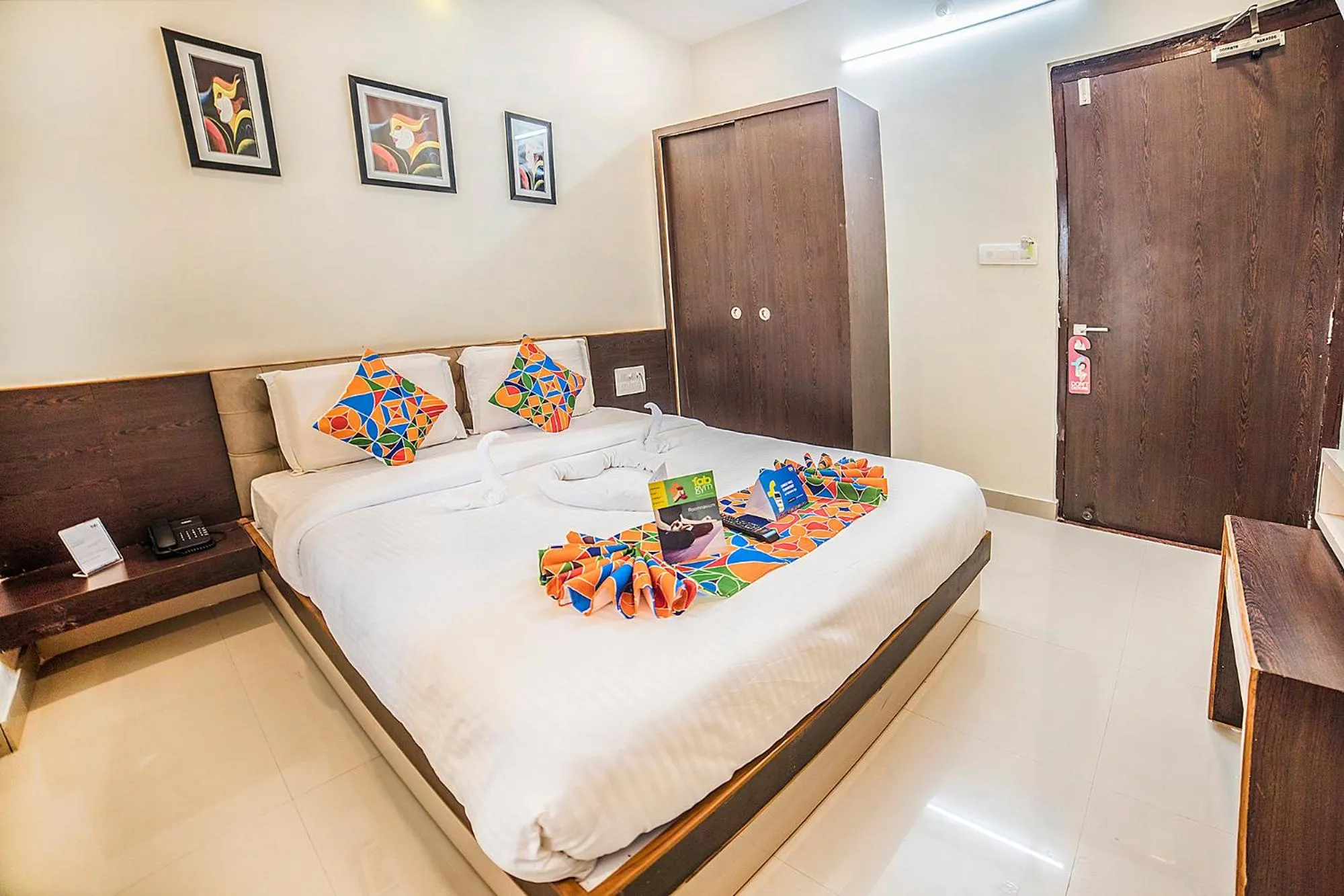 TV and multimedia in Hotel Suraj Palace