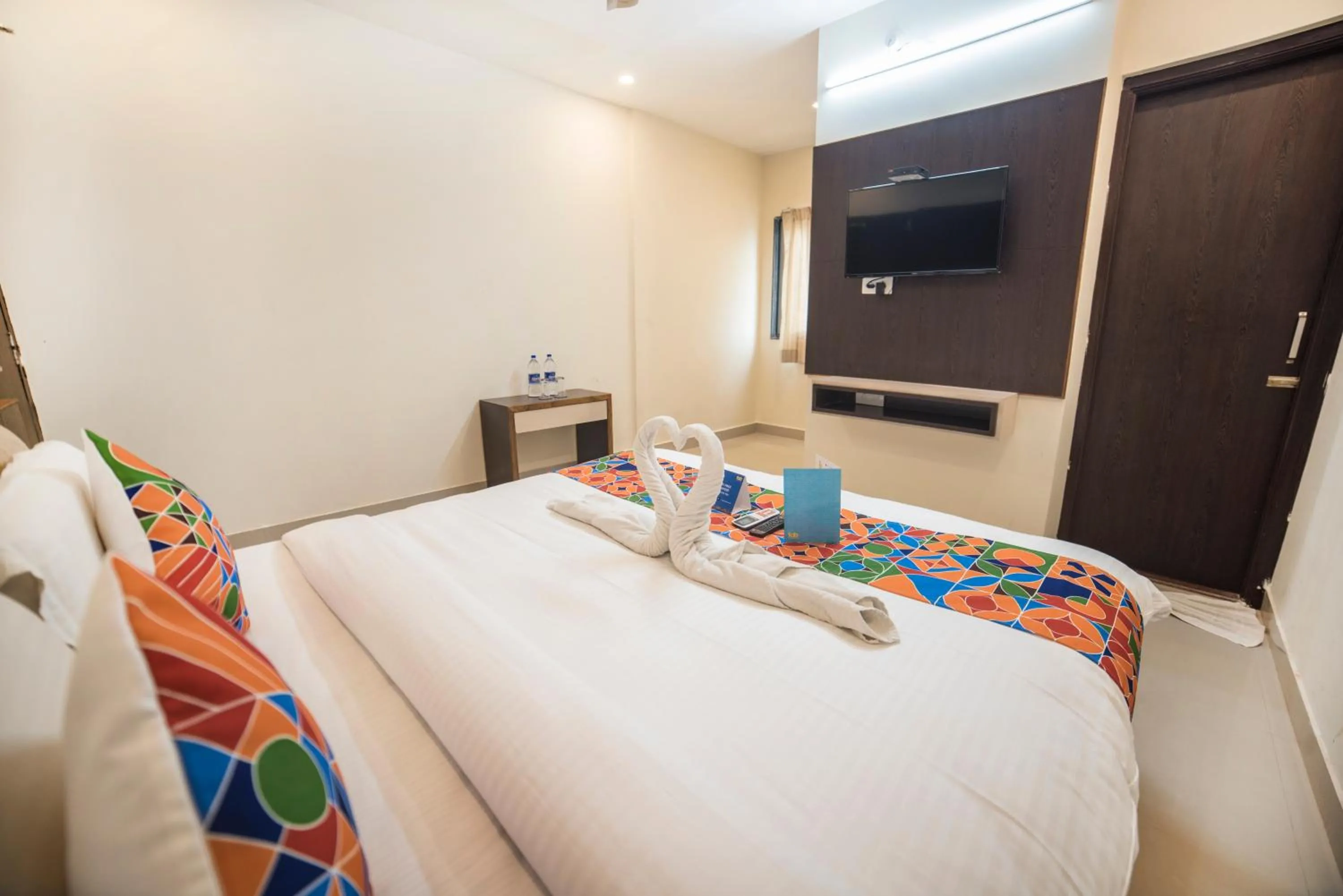 TV and multimedia in Hotel Suraj Palace