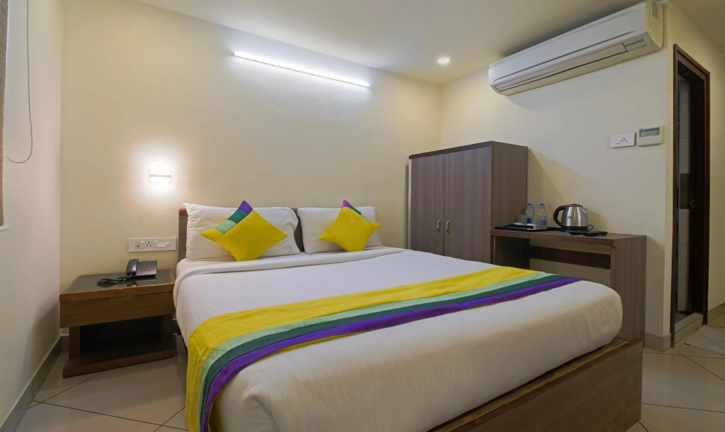 Bed in Itsy Hotels N Square