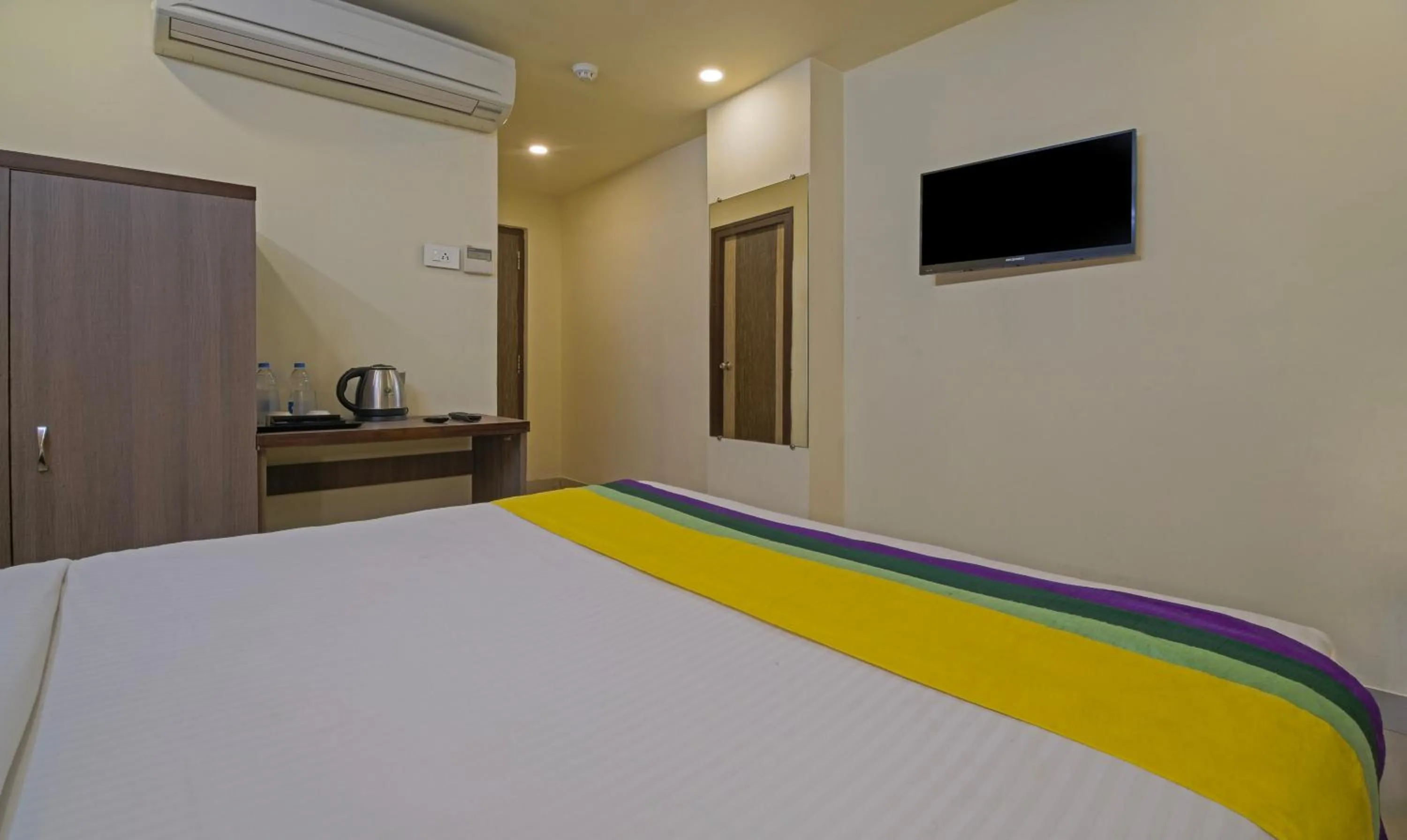 Bed in Itsy Hotels N Square