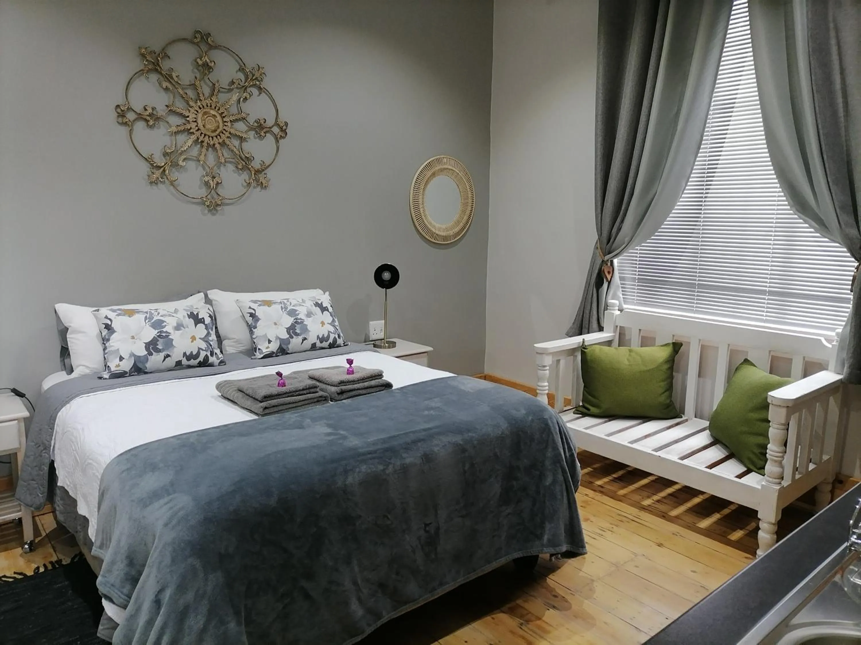 Deluxe Double Room with Shower - single occupancy in Biki Plek