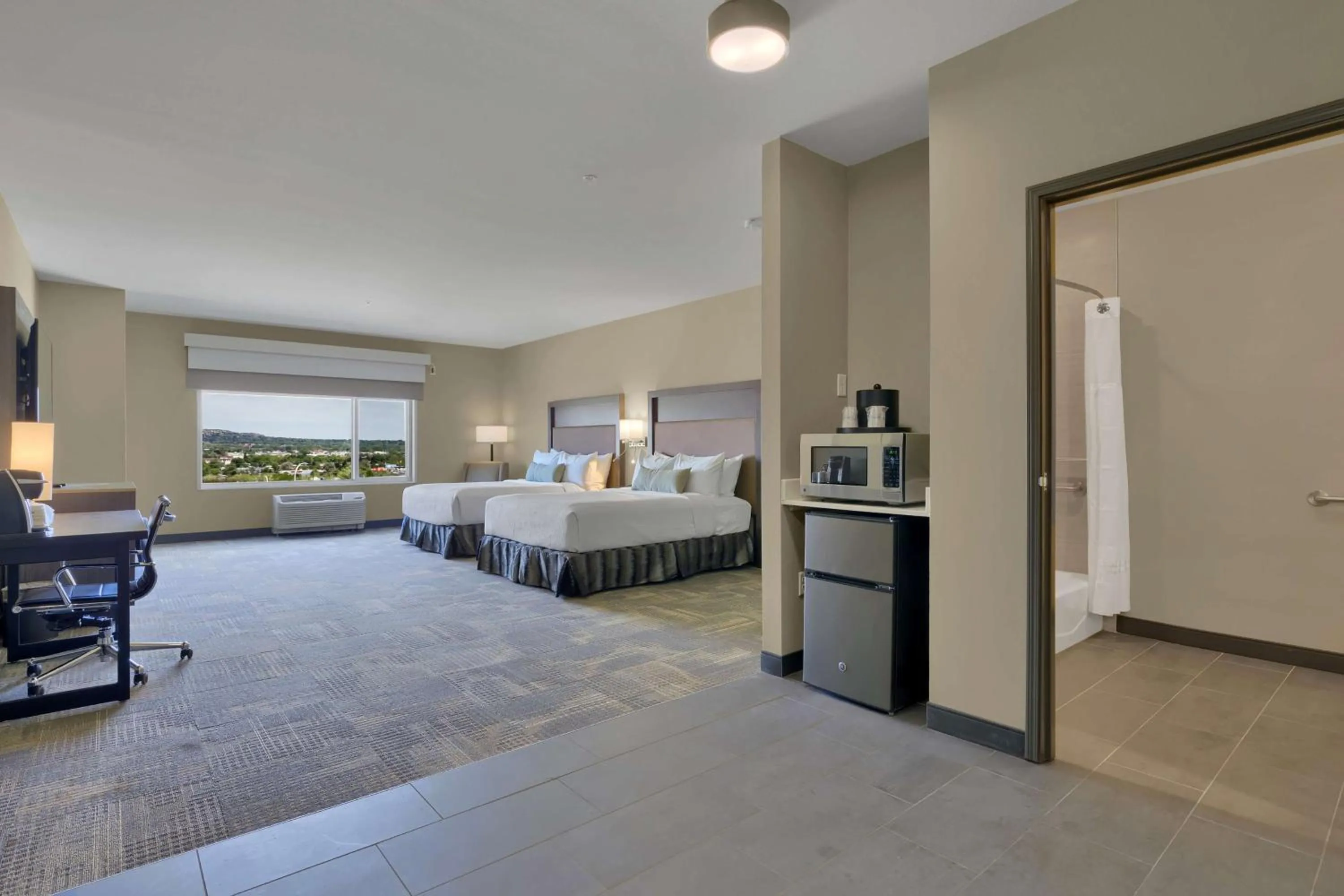 Photo of the whole room, Bed in Best Western Plus Fillmore Inn & Suites