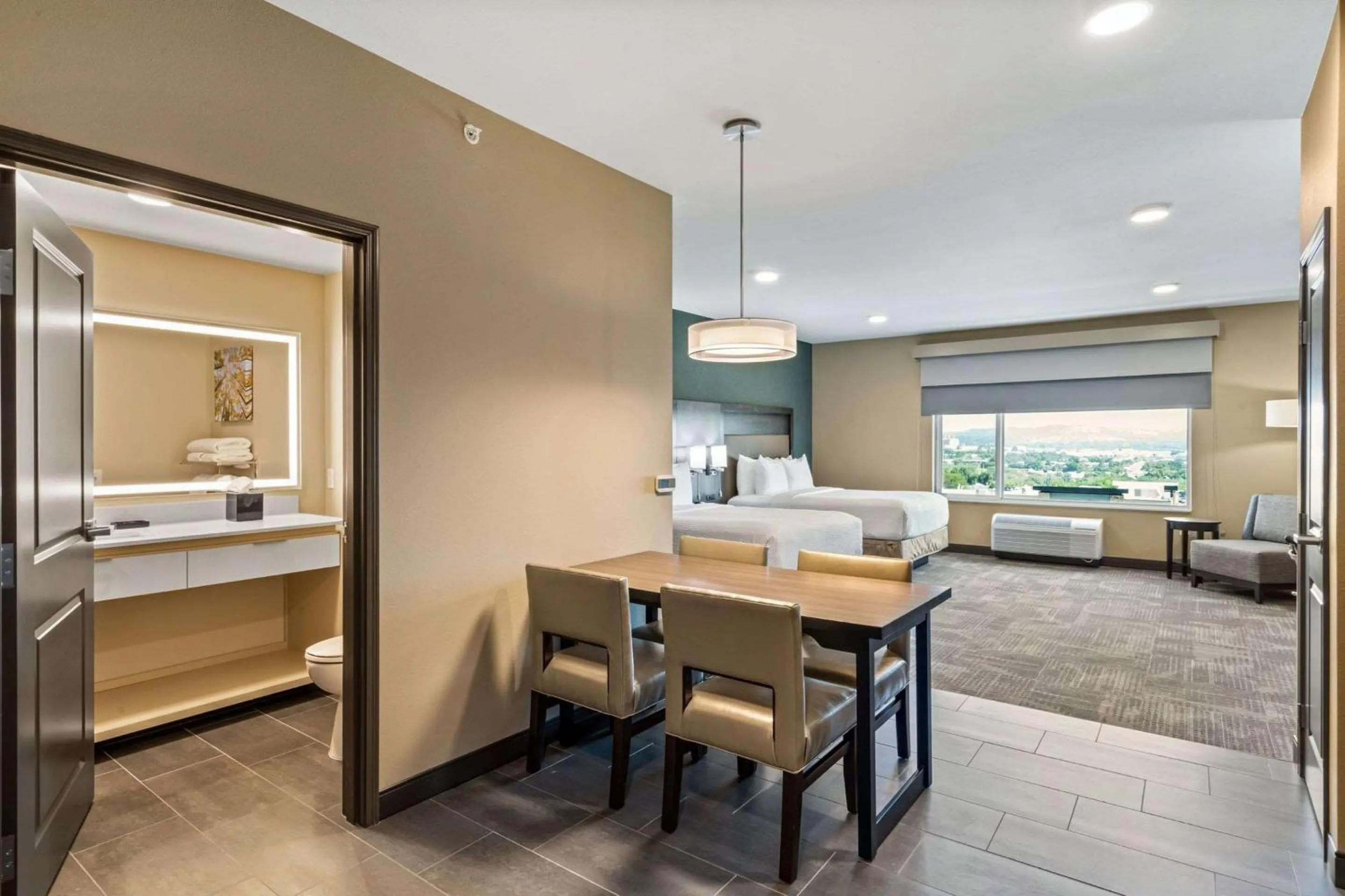 Photo of the whole room, Bed in Best Western Plus Fillmore Inn & Suites