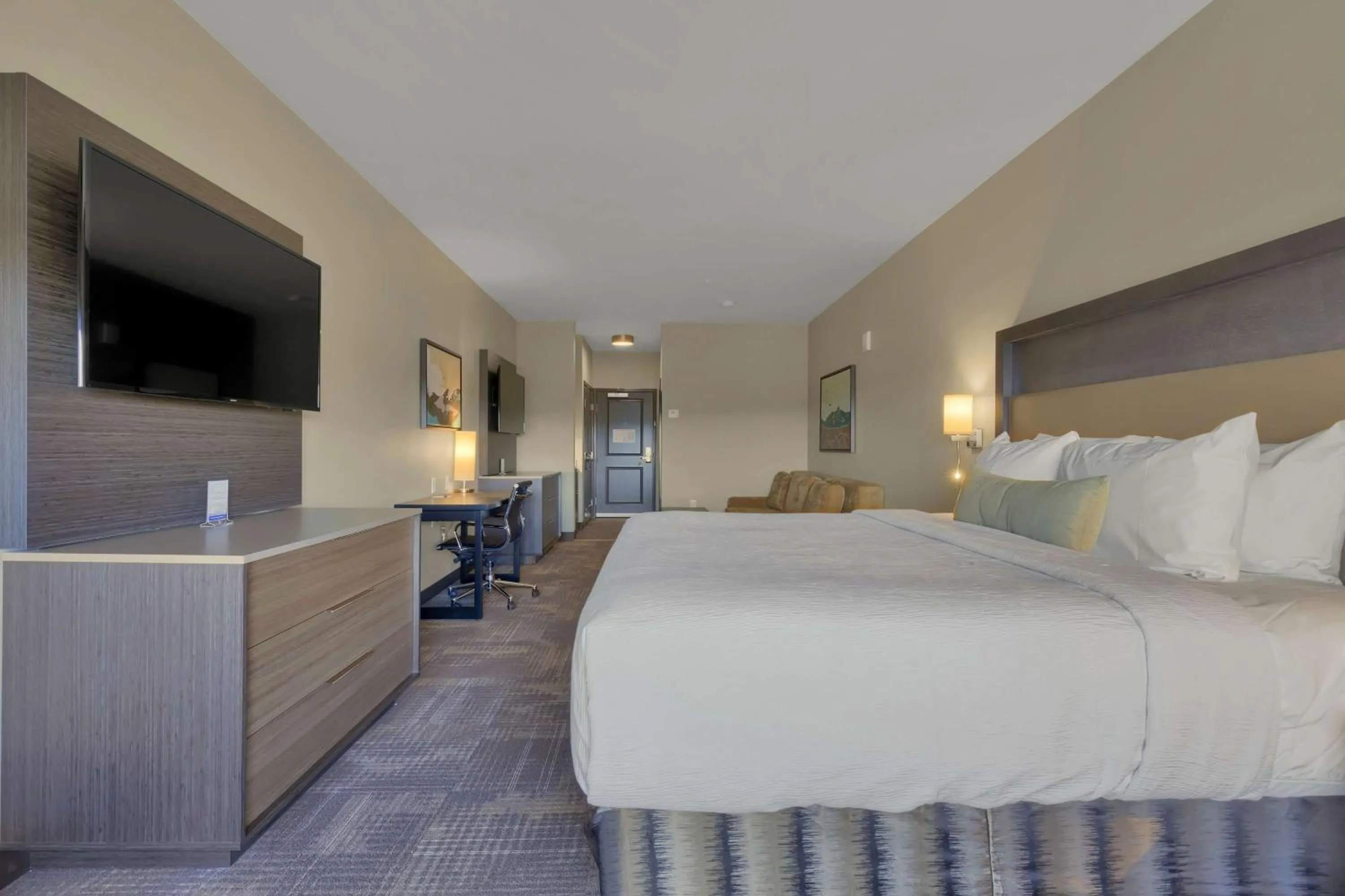 Photo of the whole room, Bed in Best Western Plus Fillmore Inn & Suites