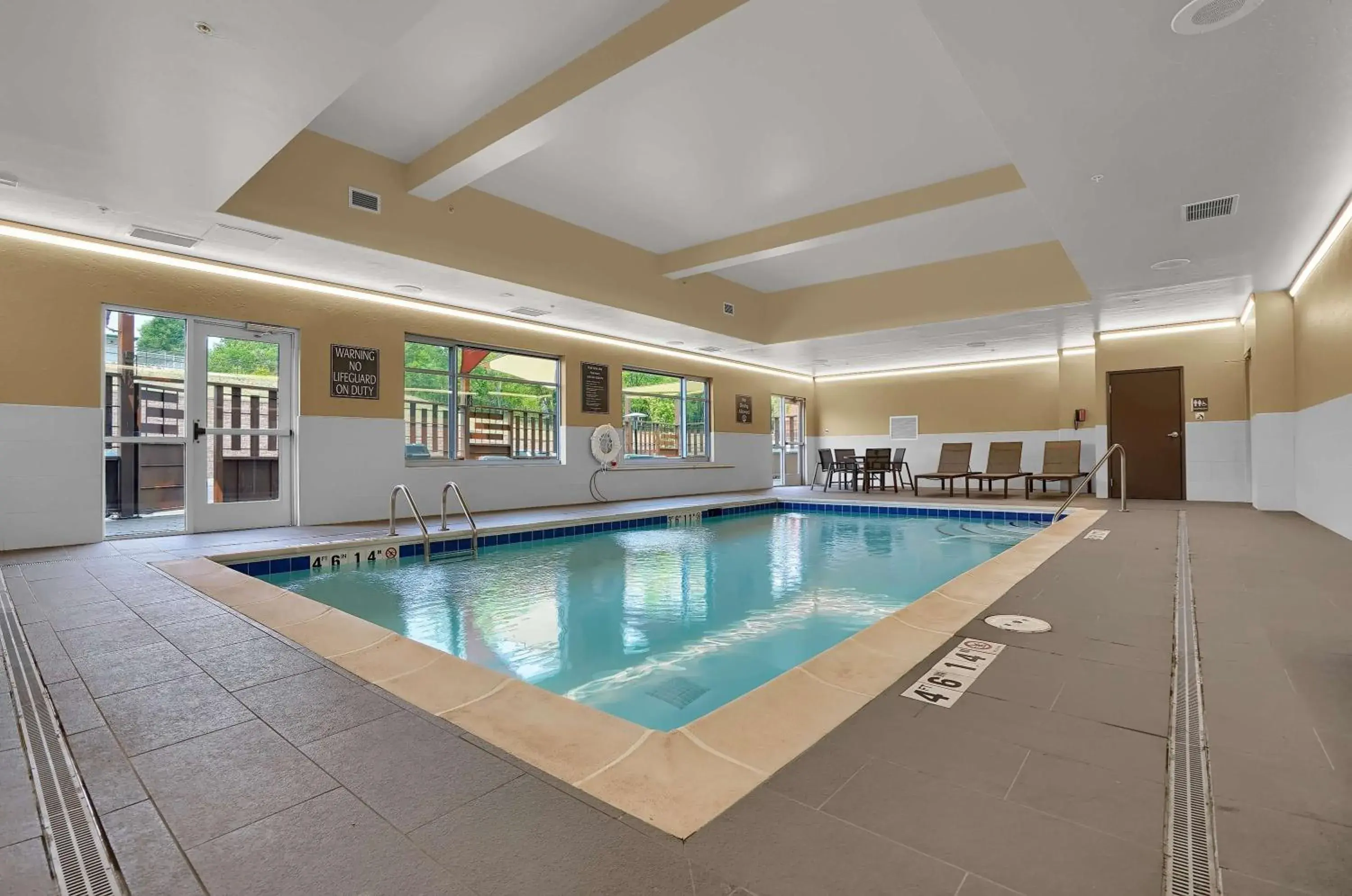 Pool view in Best Western Plus Fillmore Inn & Suites Pool view in Best Western Plus Fillmore Inn & Suites