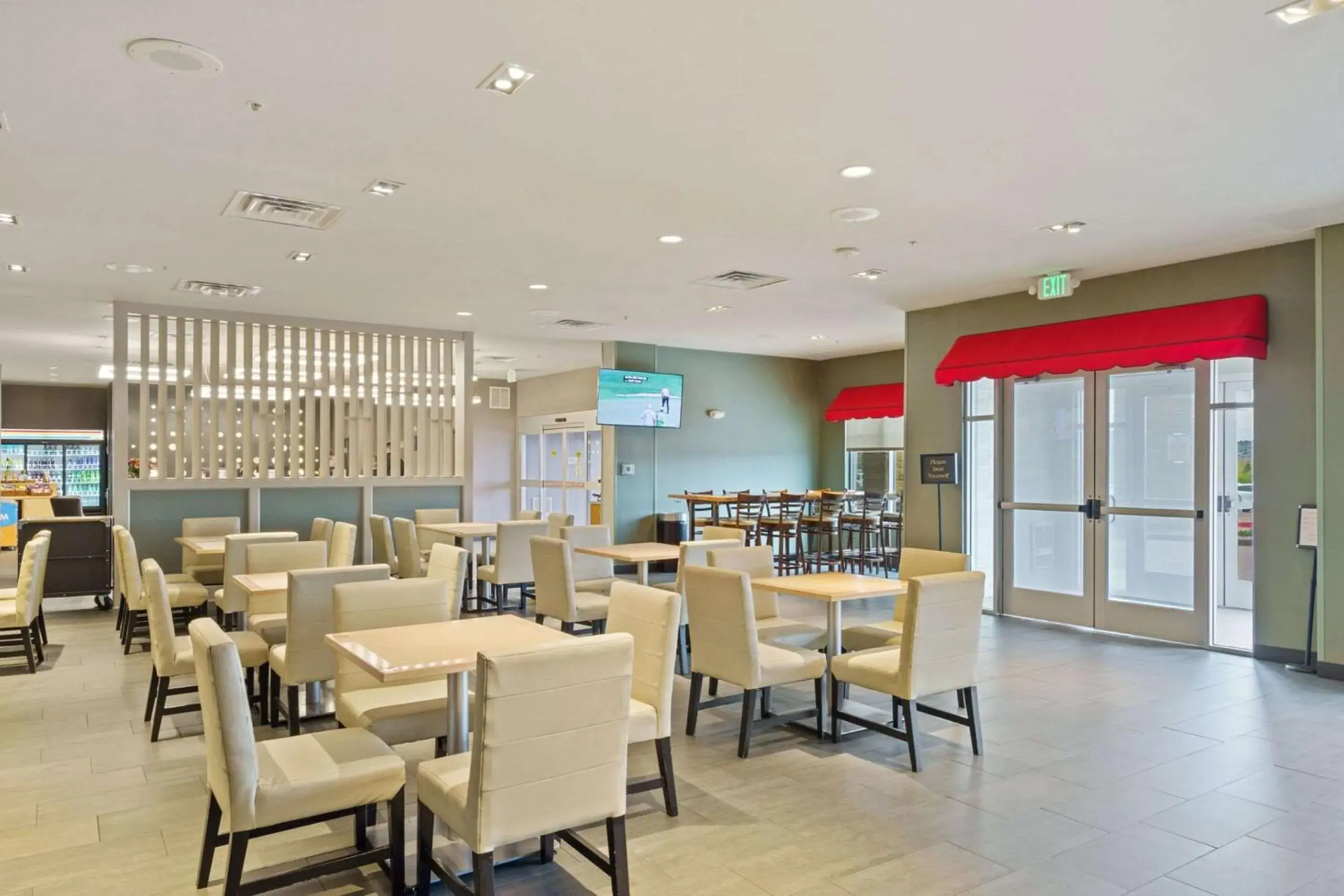 Breakfast in Best Western Plus Fillmore Inn & Suites Breakfast in Best Western Plus Fillmore Inn & Suites
