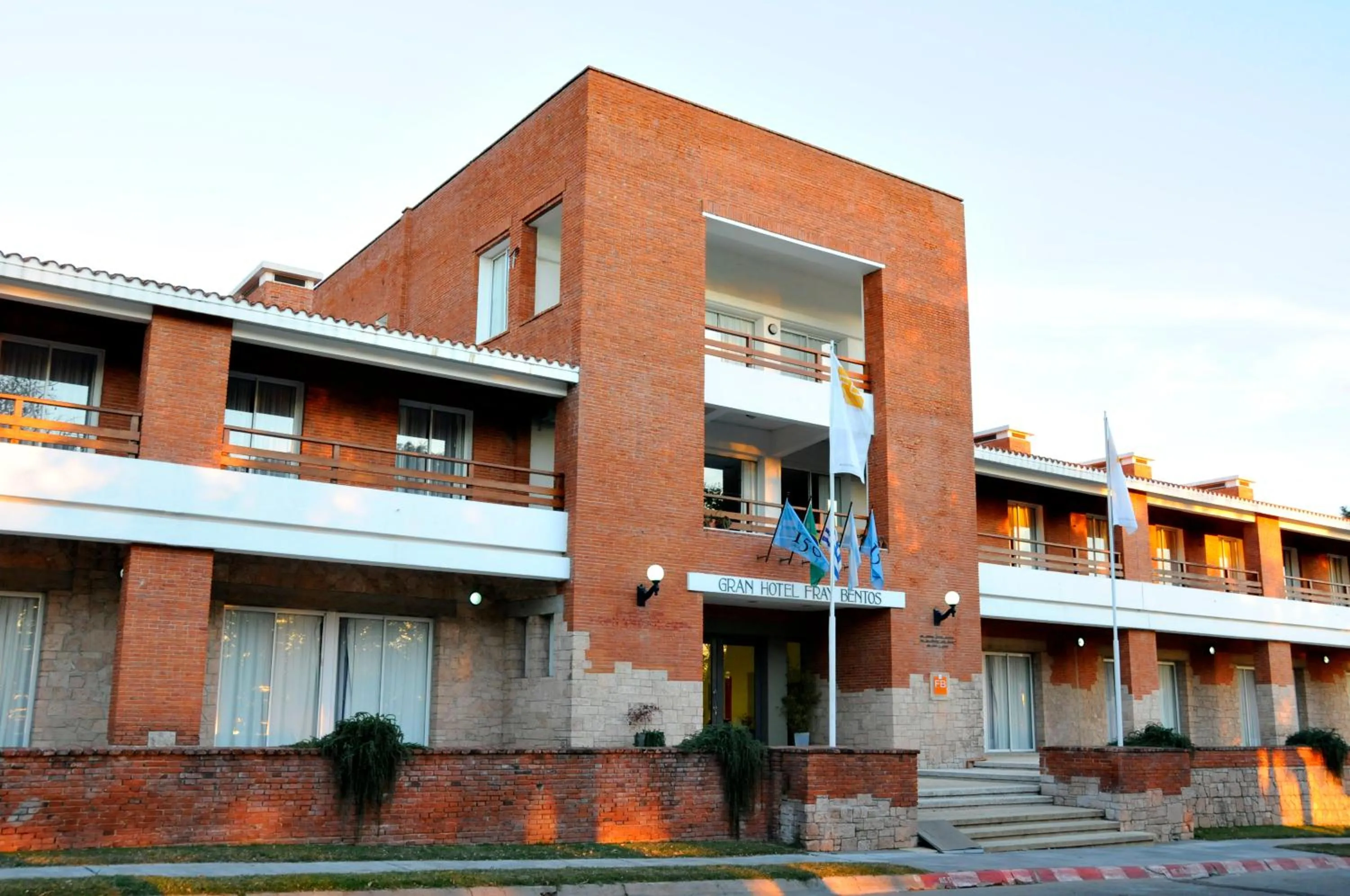 Facade/entrance in Gran Hotel Fray Bentos