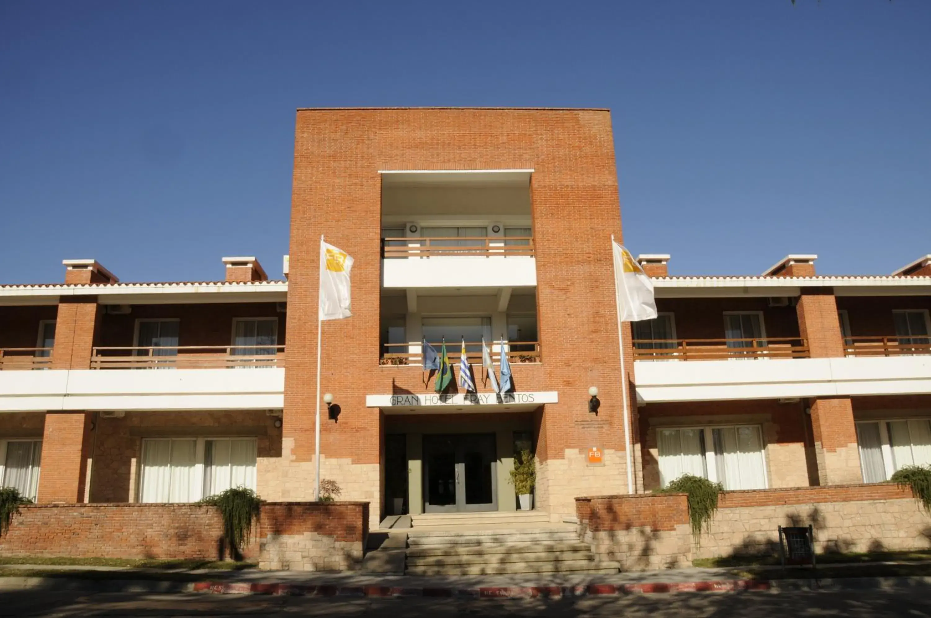 Facade/entrance in Gran Hotel Fray Bentos Facade/entrance in Gran Hotel Fray Bentos