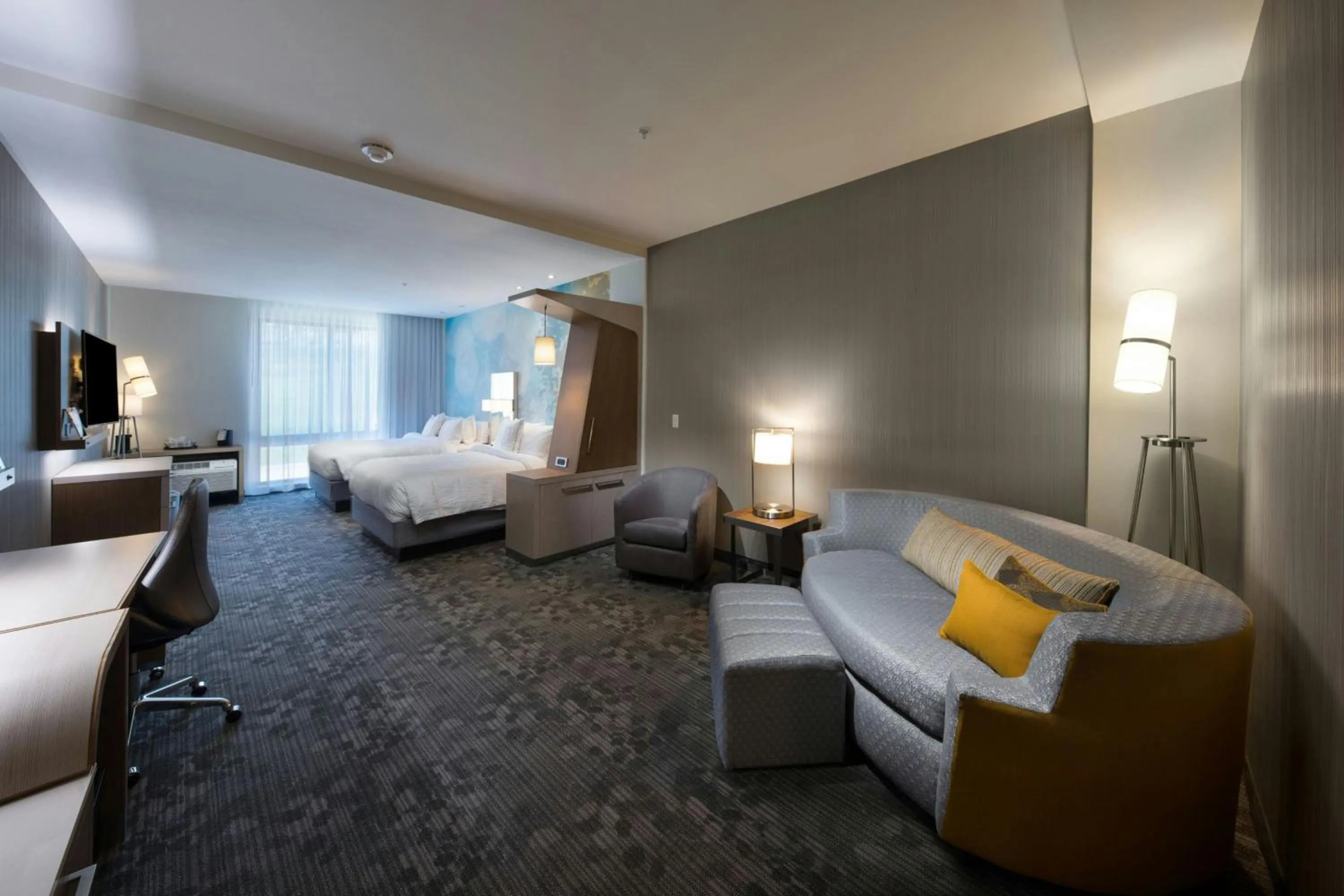 Photo of the whole room, Bed in Courtyard by Marriott Russellville