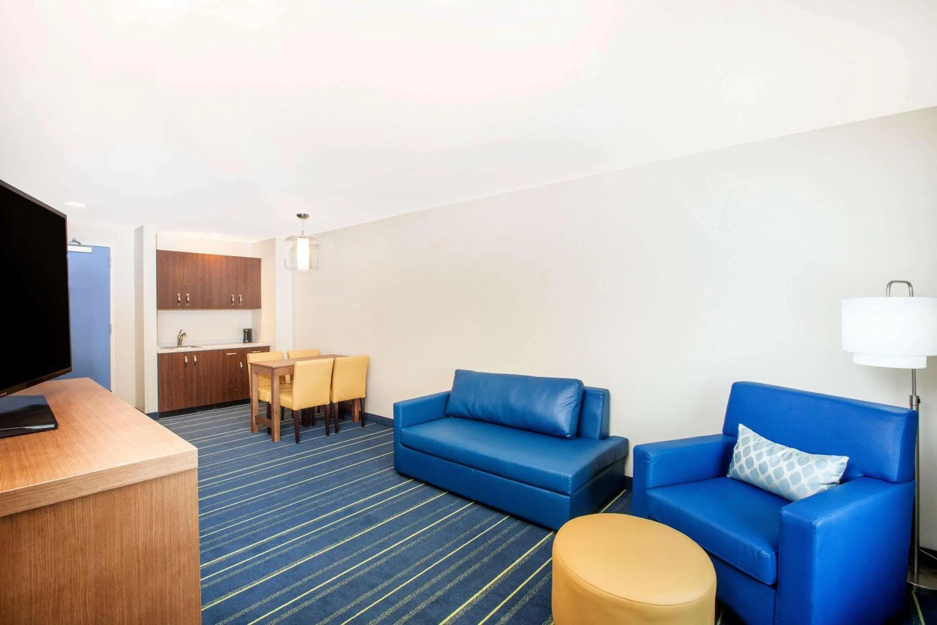 Living room in Days Inn & Suites by Wyndham Kearney NE