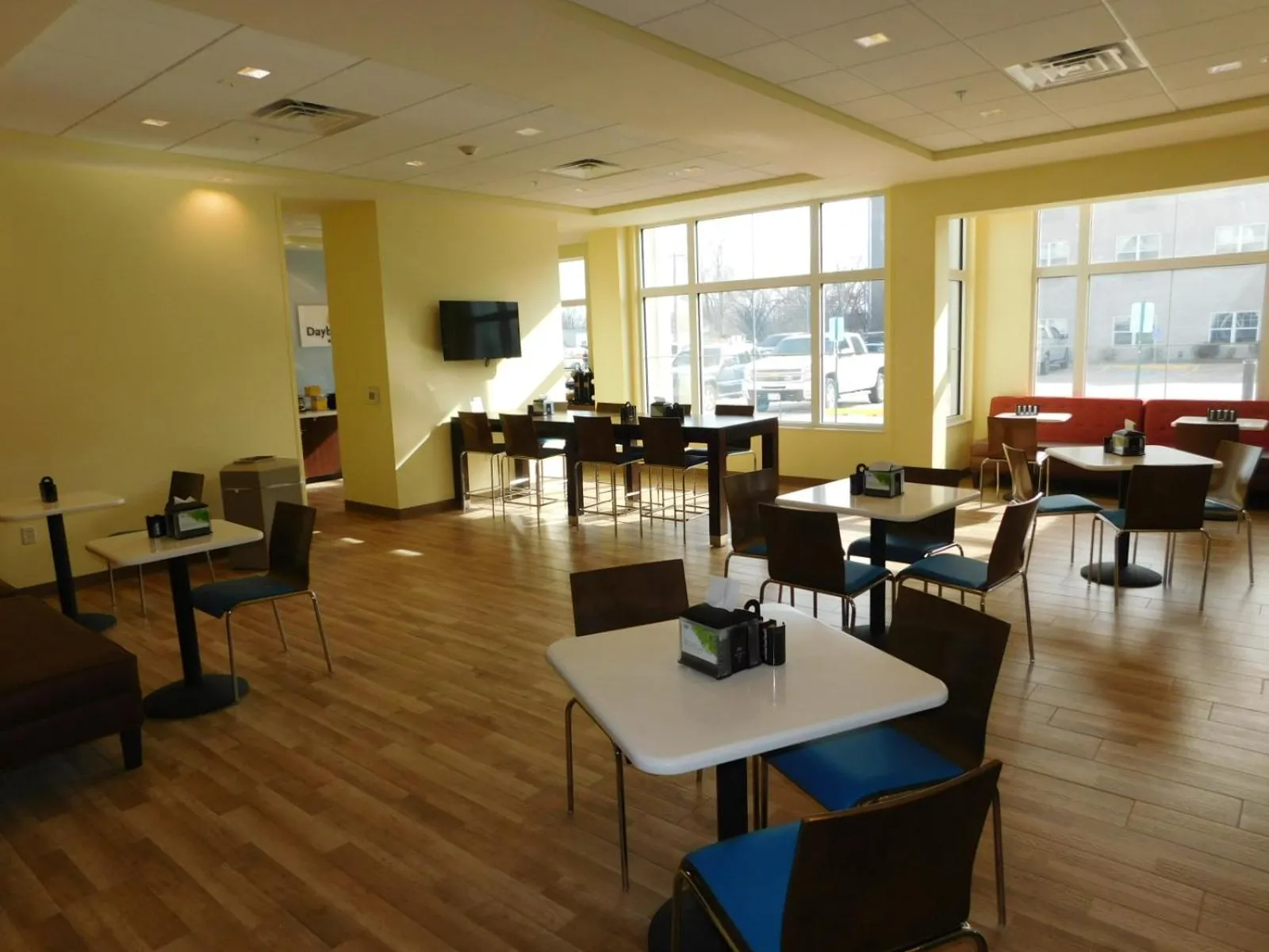 Breakfast in Days Inn & Suites by Wyndham Kearney NE