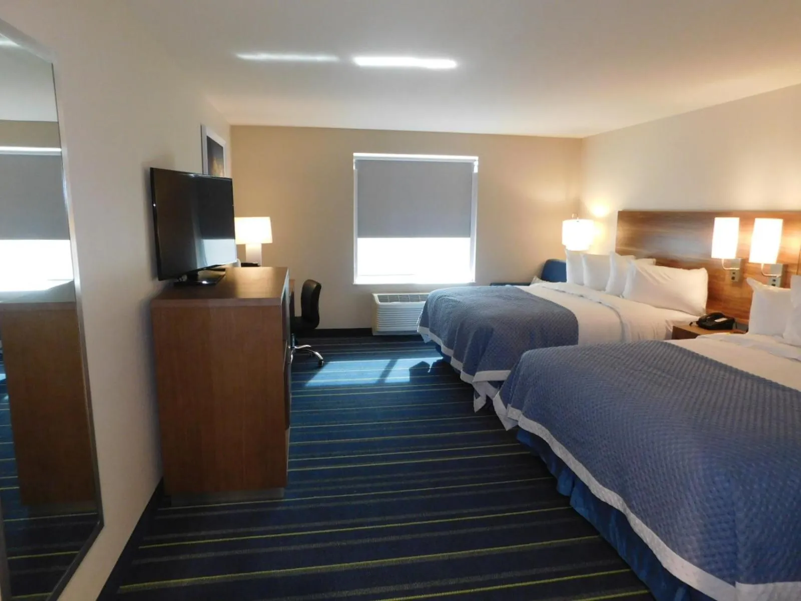 TV and multimedia, Bed in Days Inn & Suites by Wyndham Kearney NE