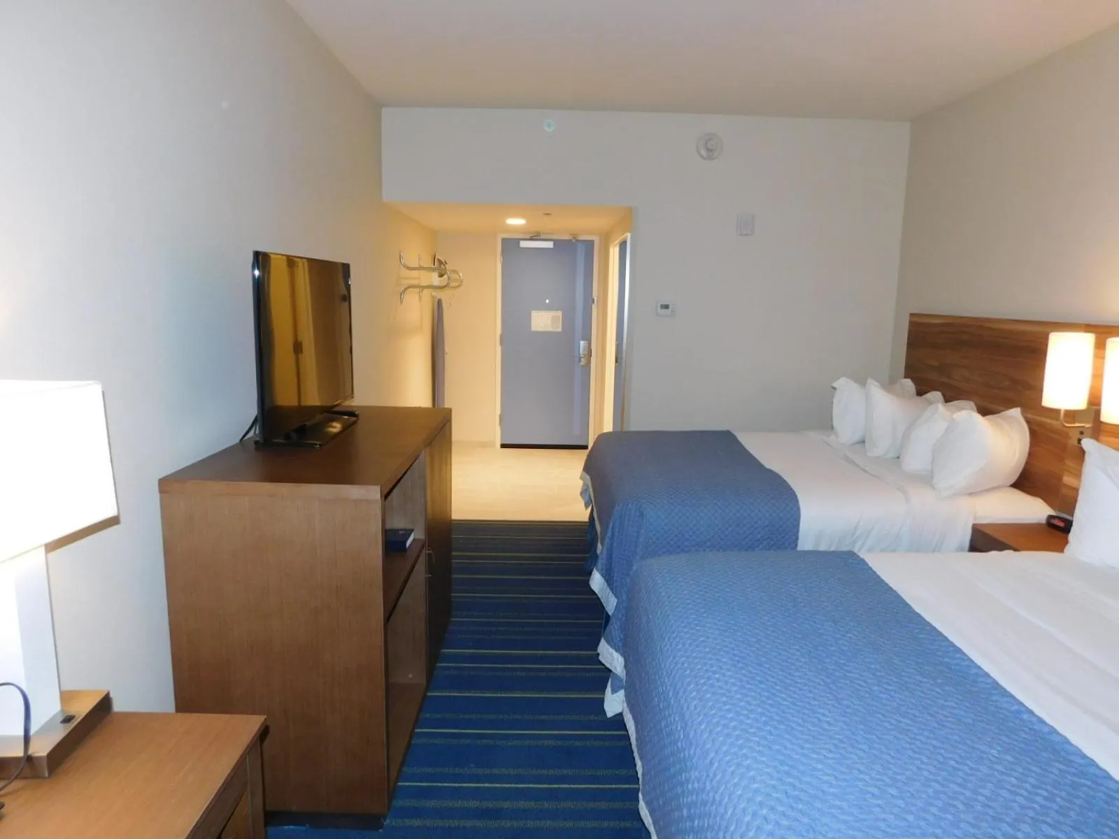 Bed in Days Inn & Suites by Wyndham Kearney NE