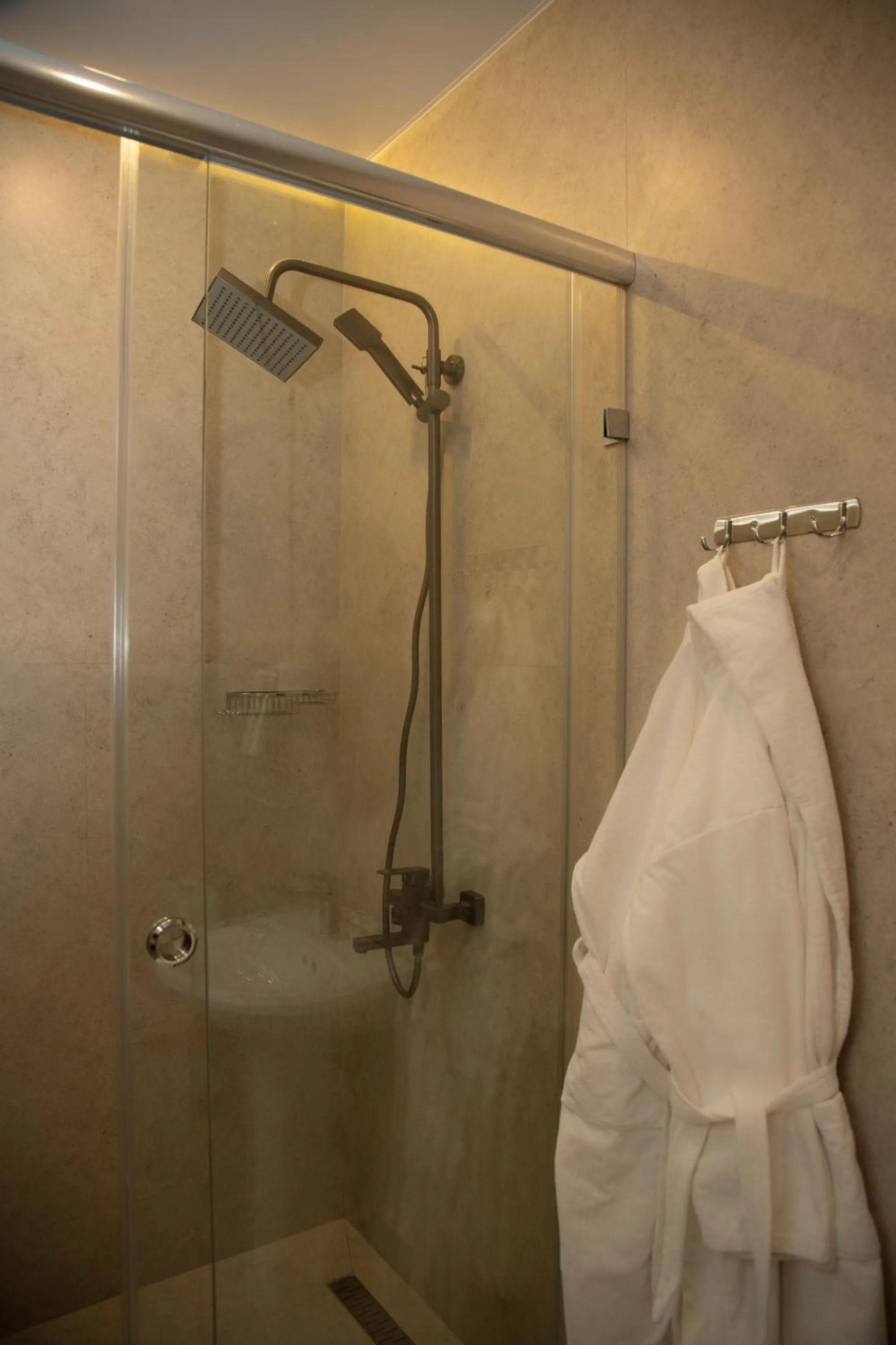 Shower in Baitau Hotel Aktobe
