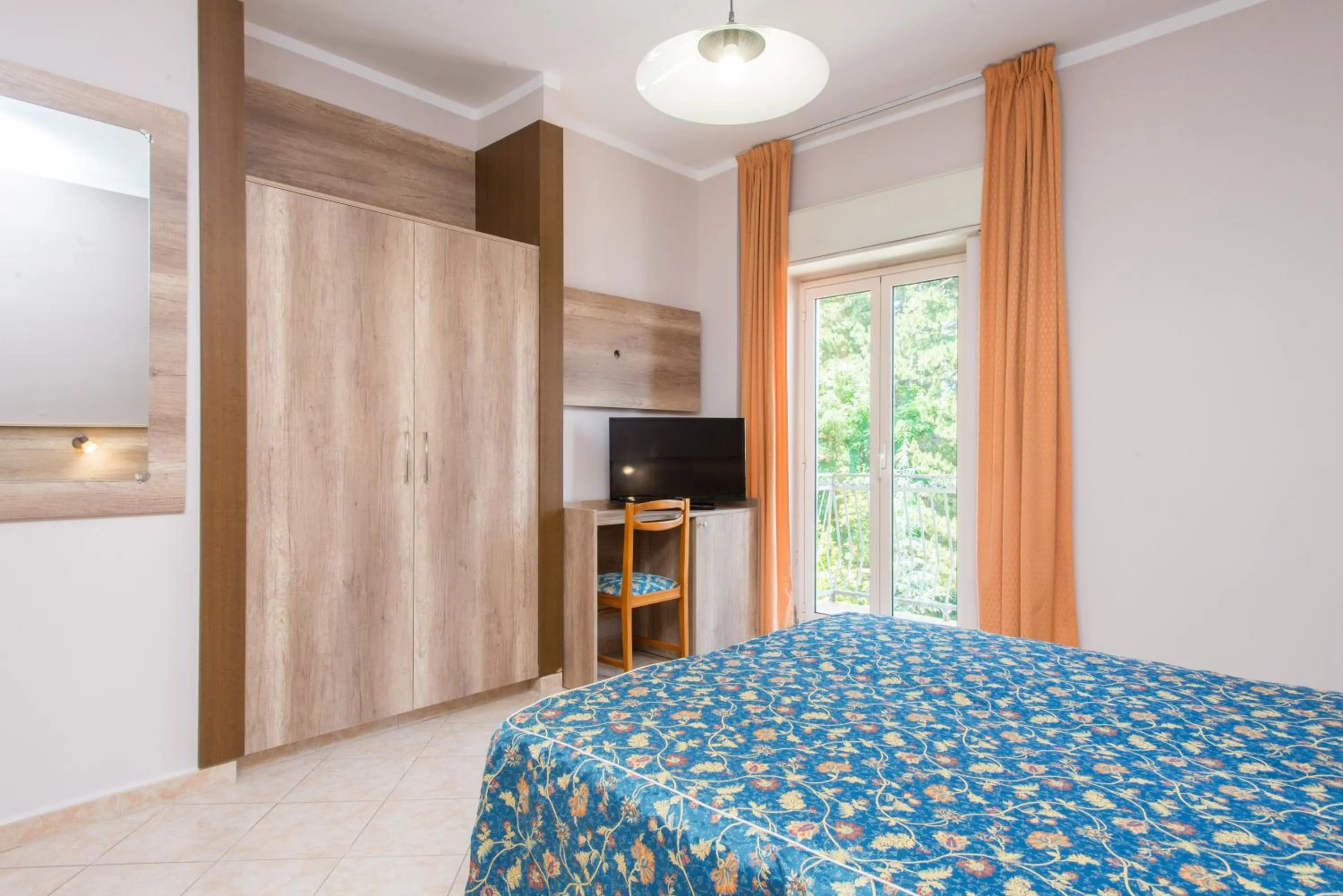 Bedroom, Bed in Hotel Tasso