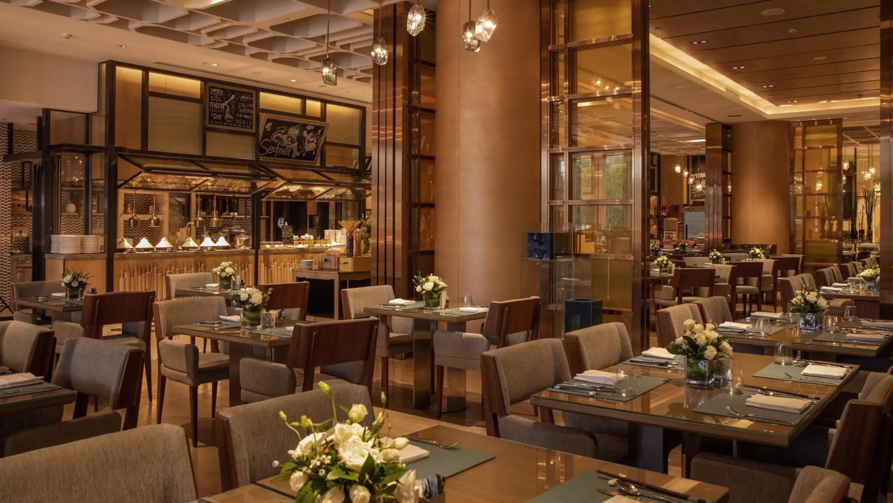 Restaurant/places to eat in InterContinental Tianjin Yujiapu Hotel & Residences by IHG Restaurant/places to eat in InterContinental Tianjin Yujiapu Hotel & Residences by IHG