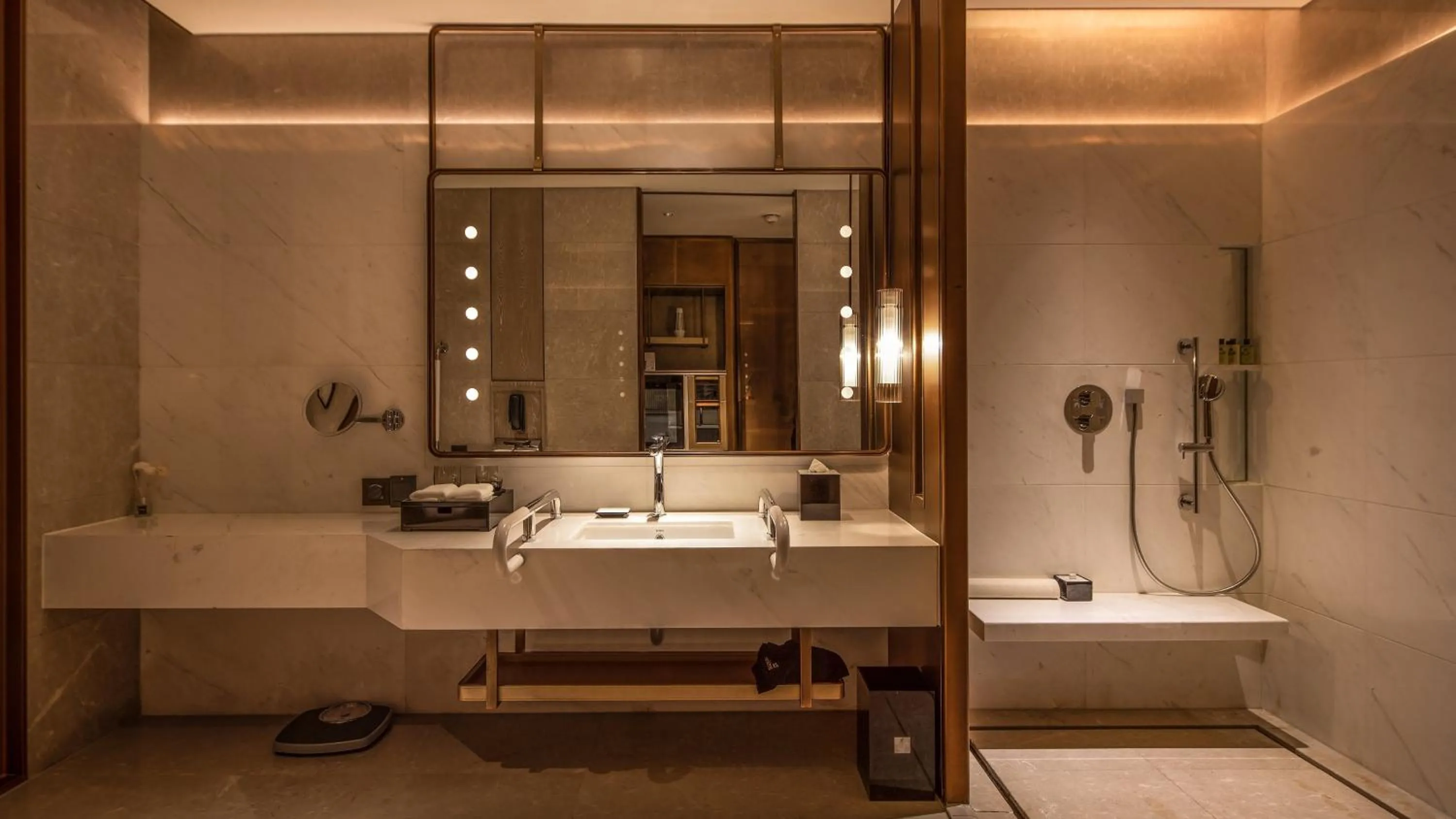 Shower in InterContinental Tianjin Yujiapu Hotel & Residences by IHG