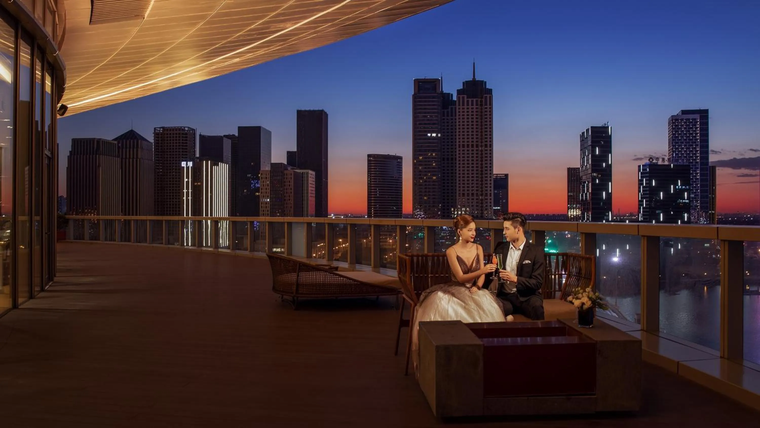 Lounge or bar in InterContinental Tianjin Yujiapu Hotel & Residences by IHG