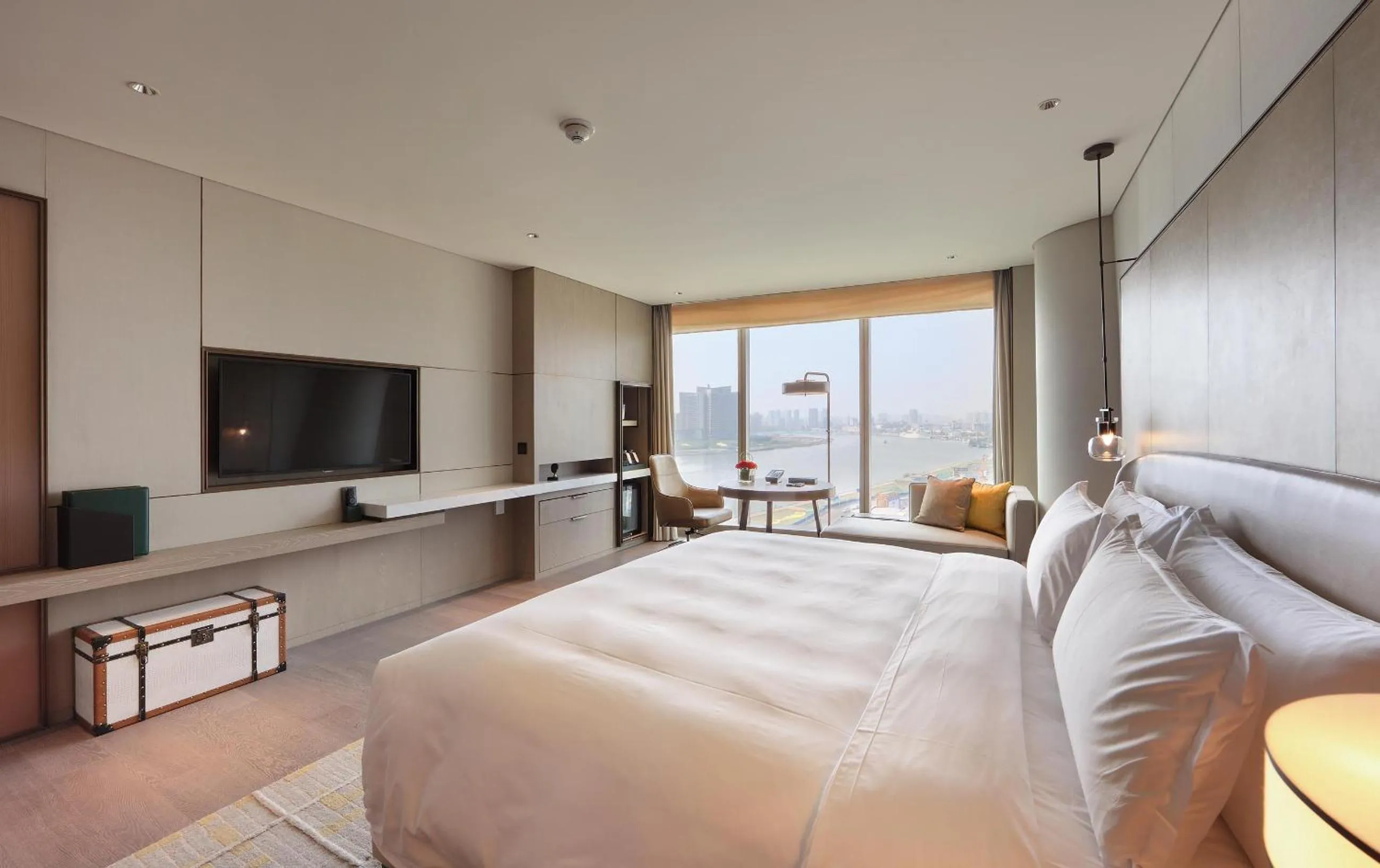 Photo of the whole room, Bed in InterContinental Tianjin Yujiapu Hotel & Residences by IHG