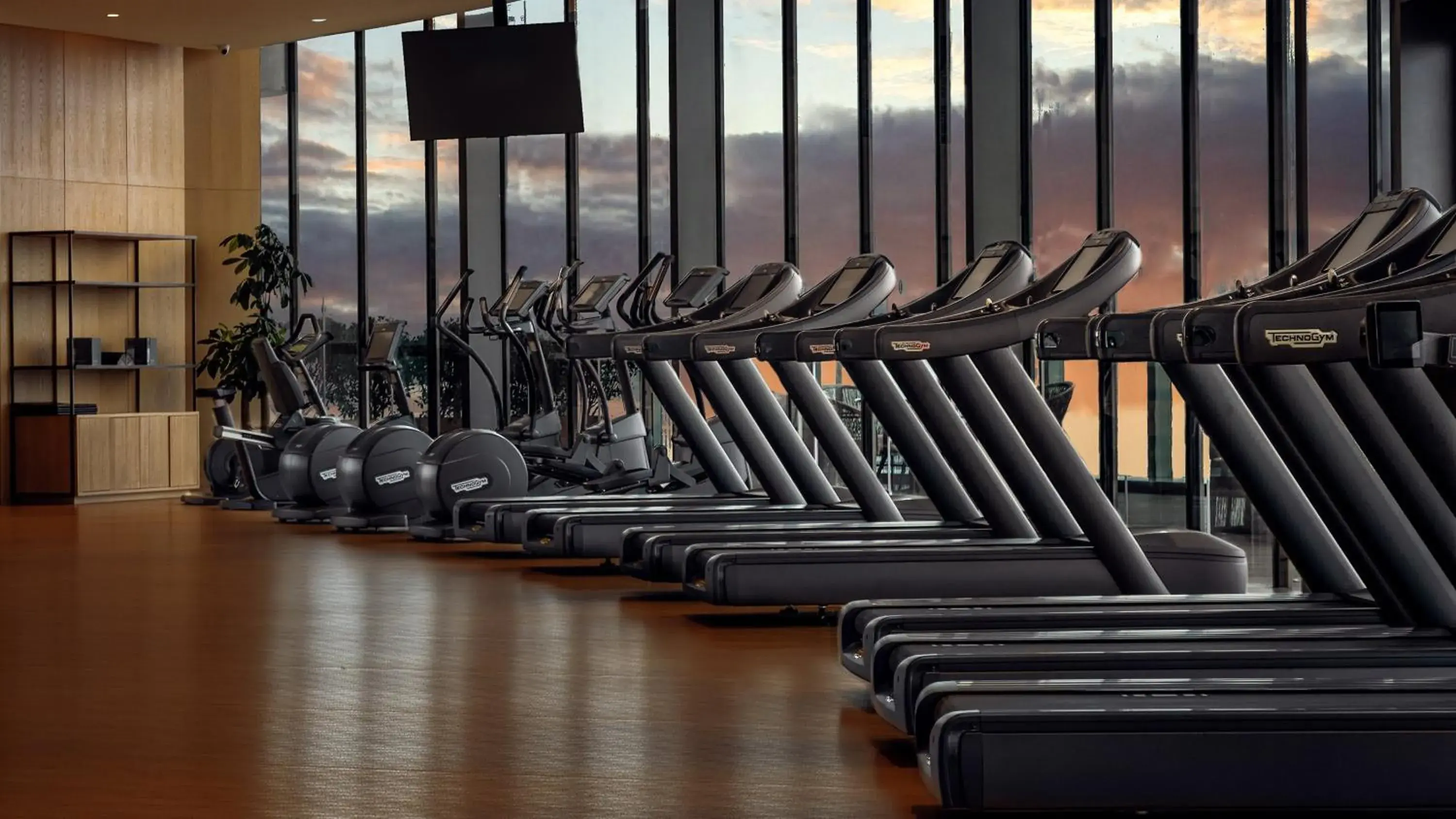 Fitness centre/facilities in InterContinental Tianjin Yujiapu Hotel & Residences by IHG Fitness centre/facilities in InterContinental Tianjin Yujiapu Hotel & Residences by IHG