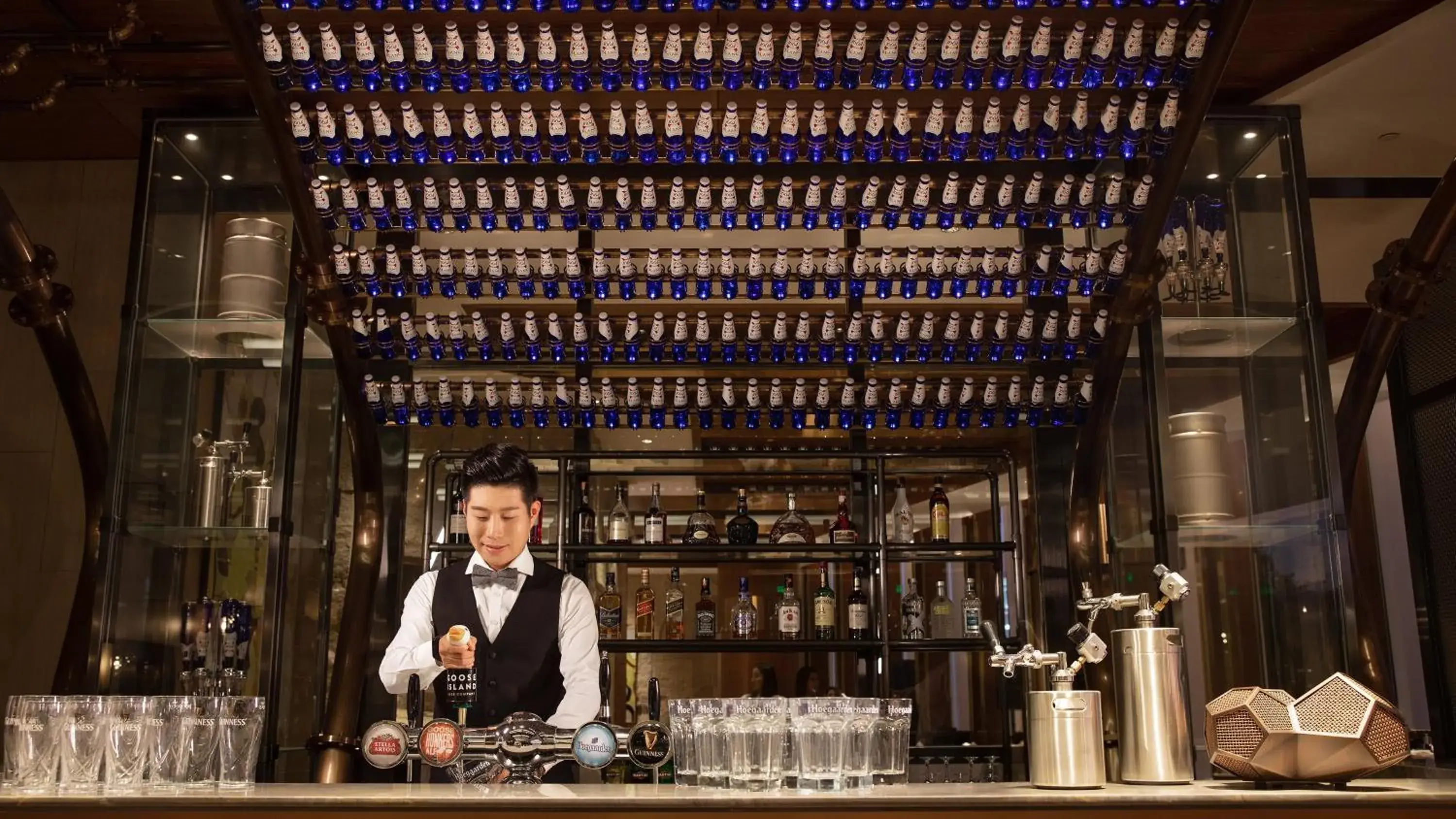 Lounge or bar in InterContinental Tianjin Yujiapu Hotel & Residences by IHG Lounge or bar in InterContinental Tianjin Yujiapu Hotel & Residences by IHG