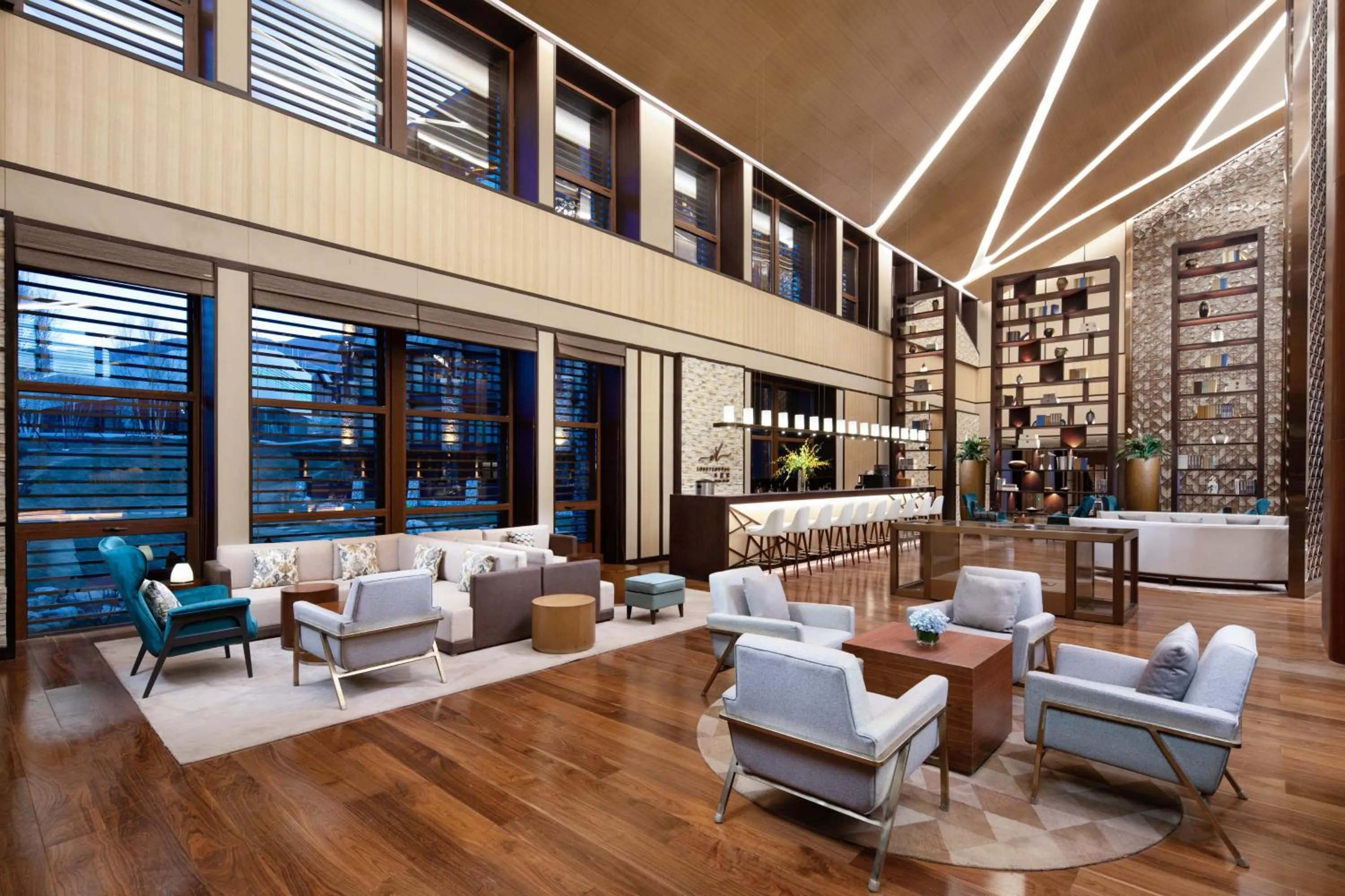 Lounge or bar in Holiday Inn Resort Zhangjiakou Chongli, an IHG Hotel