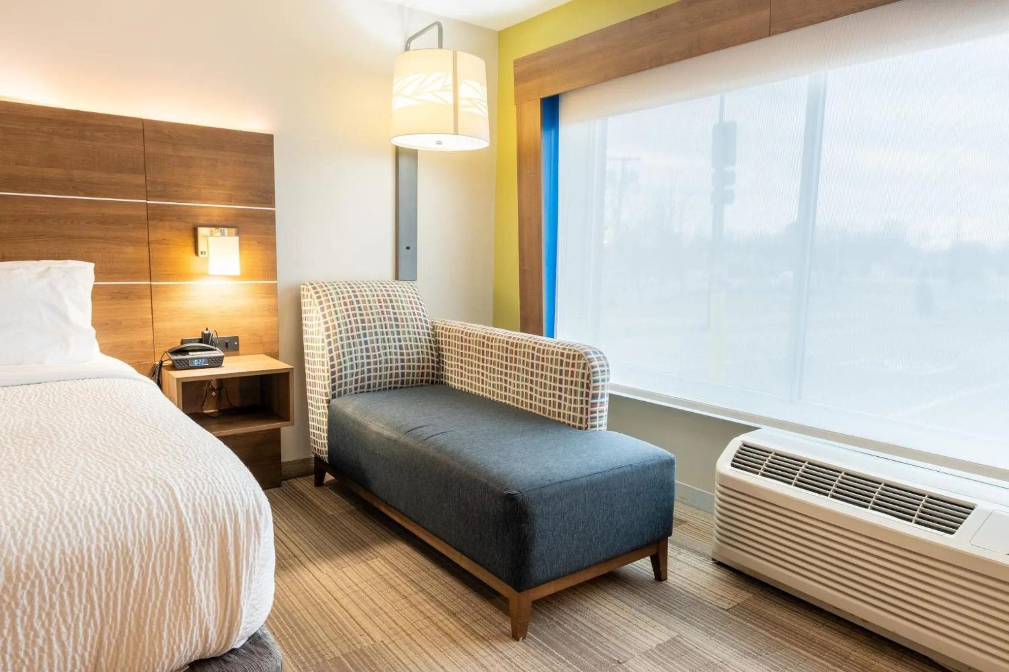 Photo of the whole room, Bed in Holiday Inn Express & Suites Nashville North - Springfield by IHG