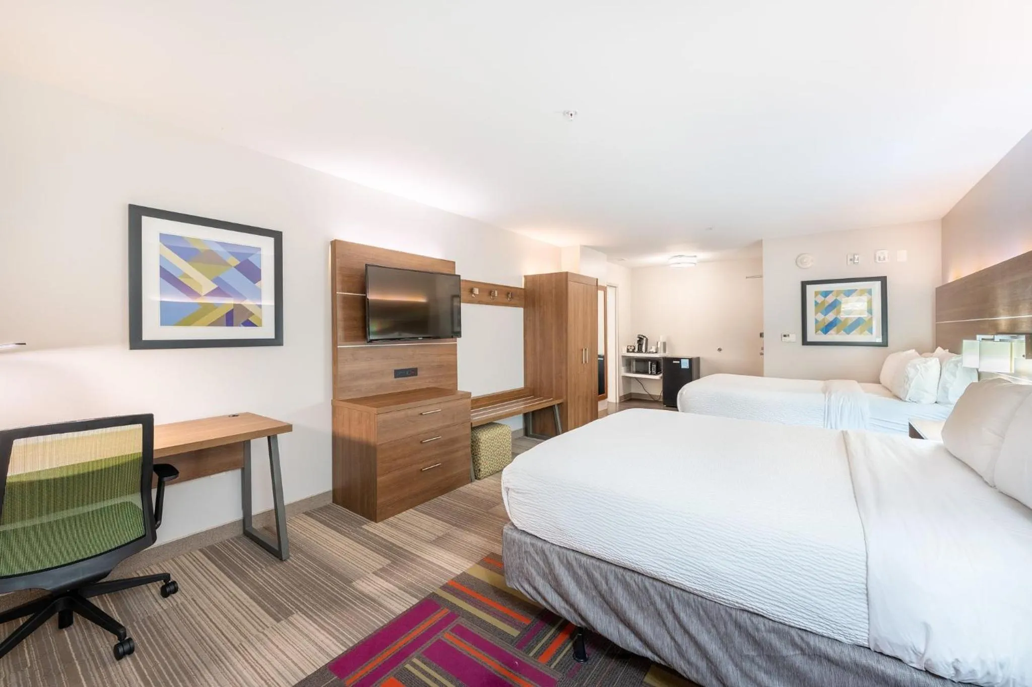 Photo of the whole room, Bed in Holiday Inn Express & Suites Nashville North - Springfield by IHG