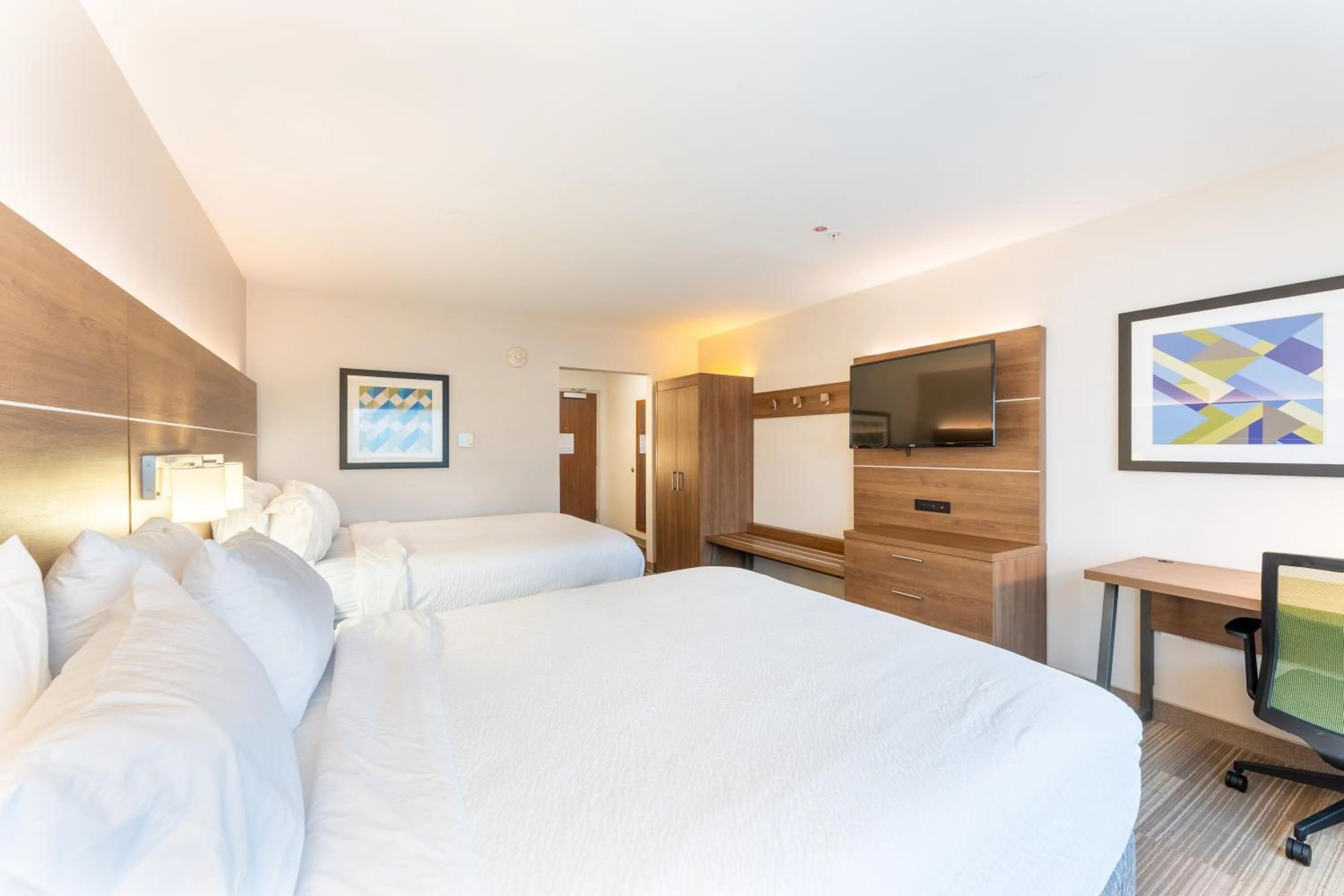 Bed in Holiday Inn Express & Suites Nashville North - Springfield by IHG