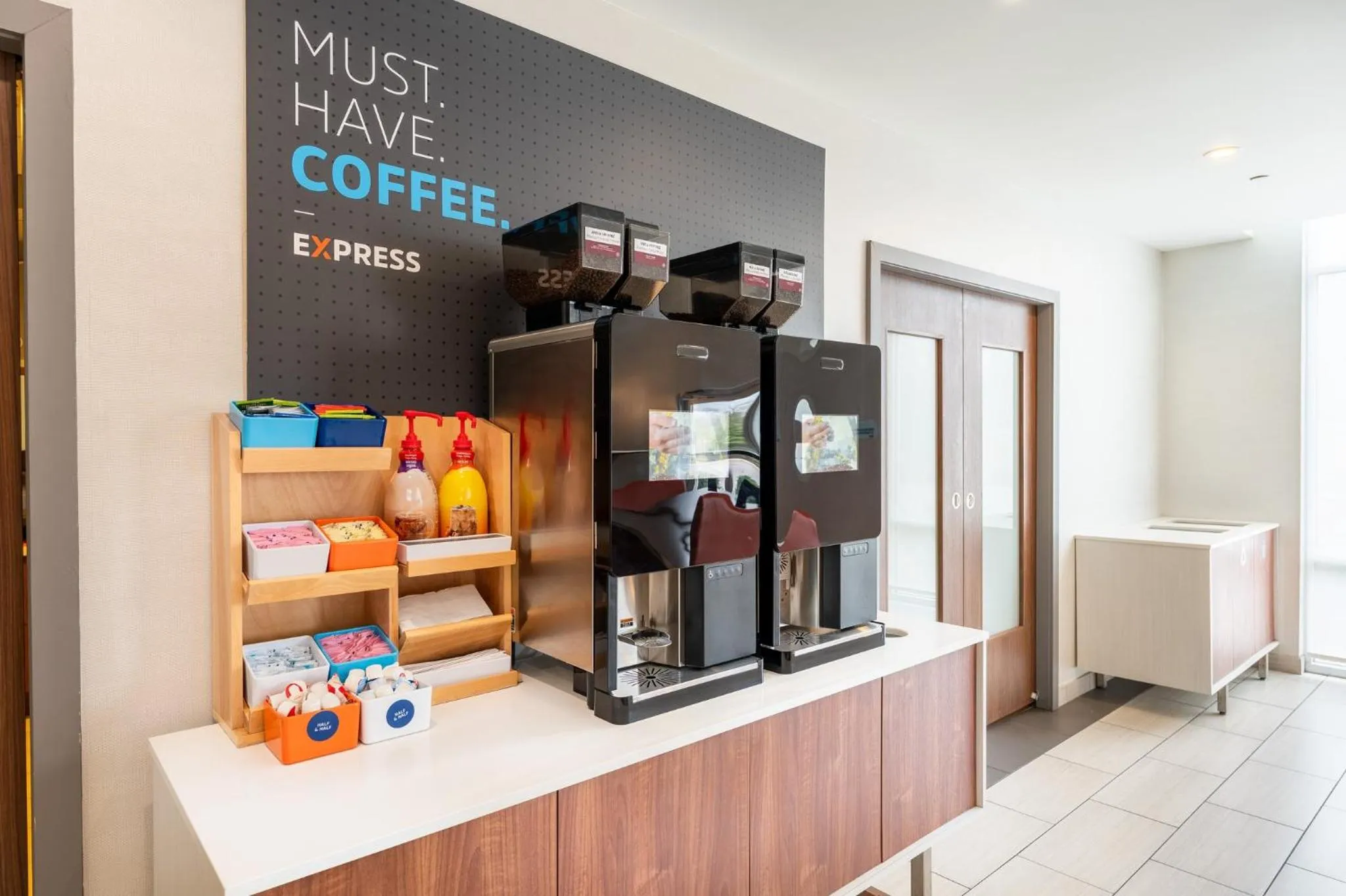 Breakfast in Holiday Inn Express & Suites Nashville North - Springfield by IHG