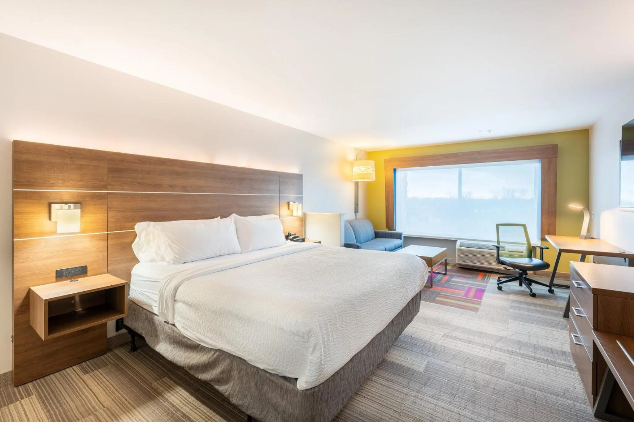 Photo of the whole room, Bed in Holiday Inn Express & Suites Nashville North - Springfield by IHG