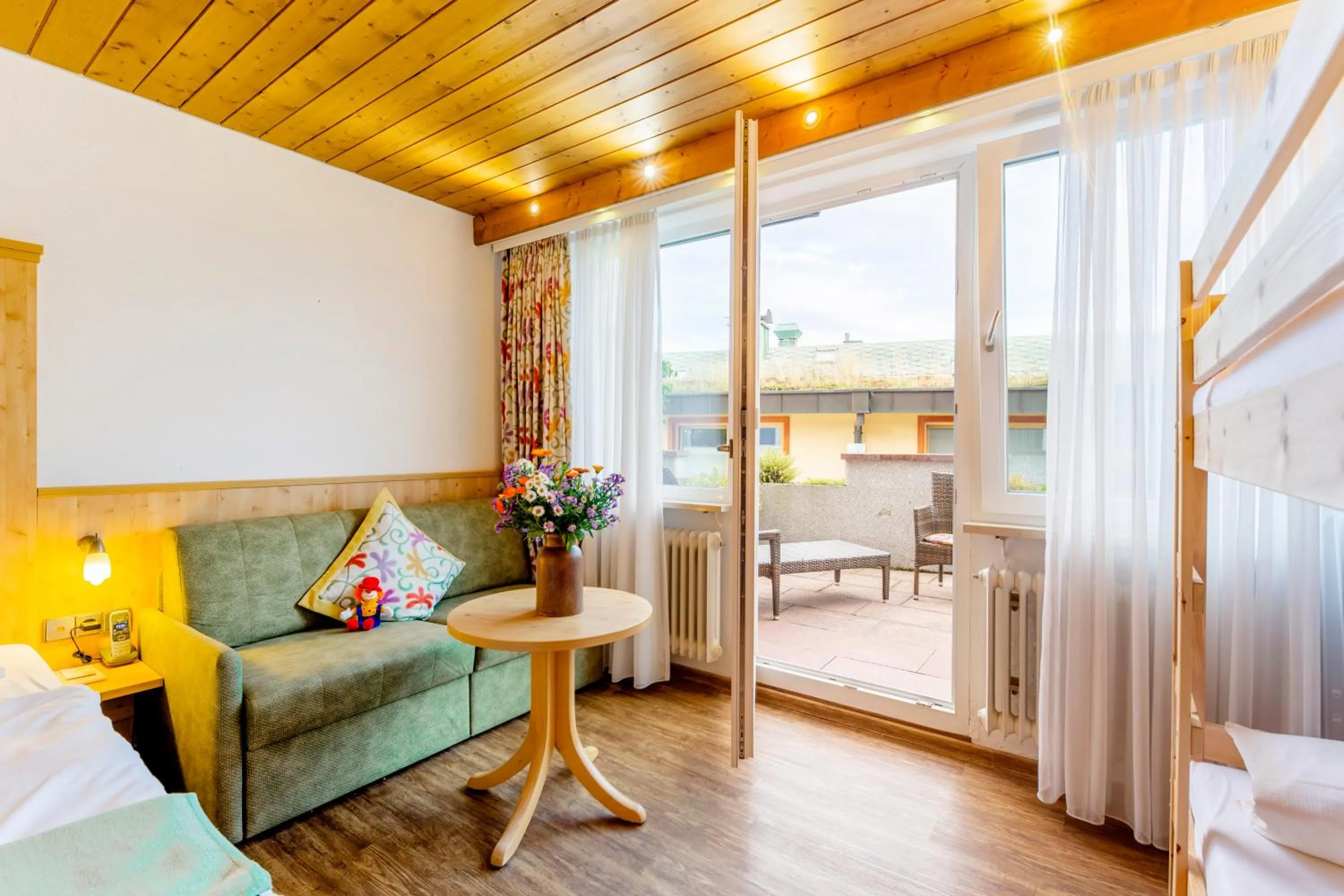 Seating area, Bed in Hotel Engel - Familotel Hochschwarzwald