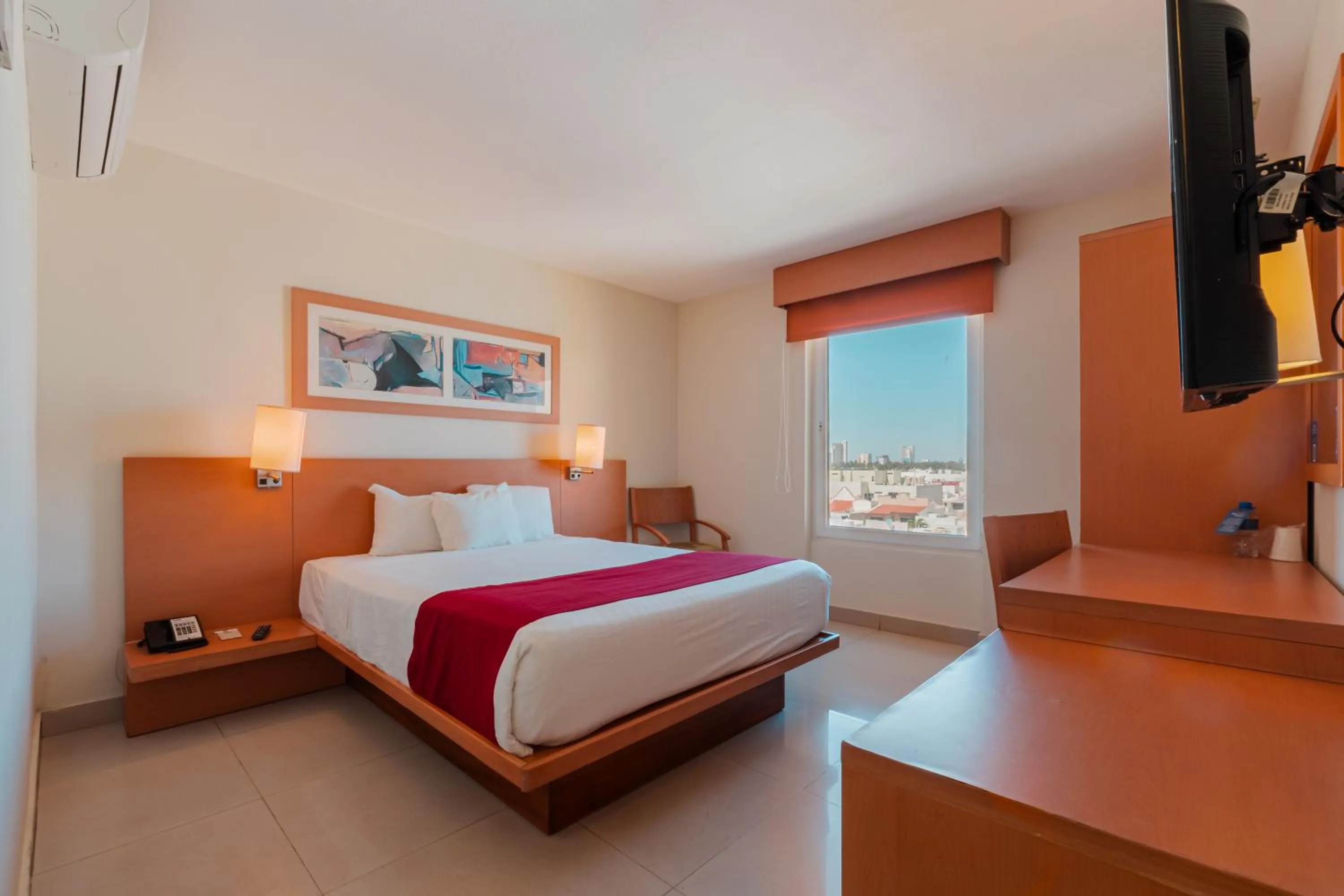 Photo of the whole room, Bed in City Express by Marriott Mazatlan