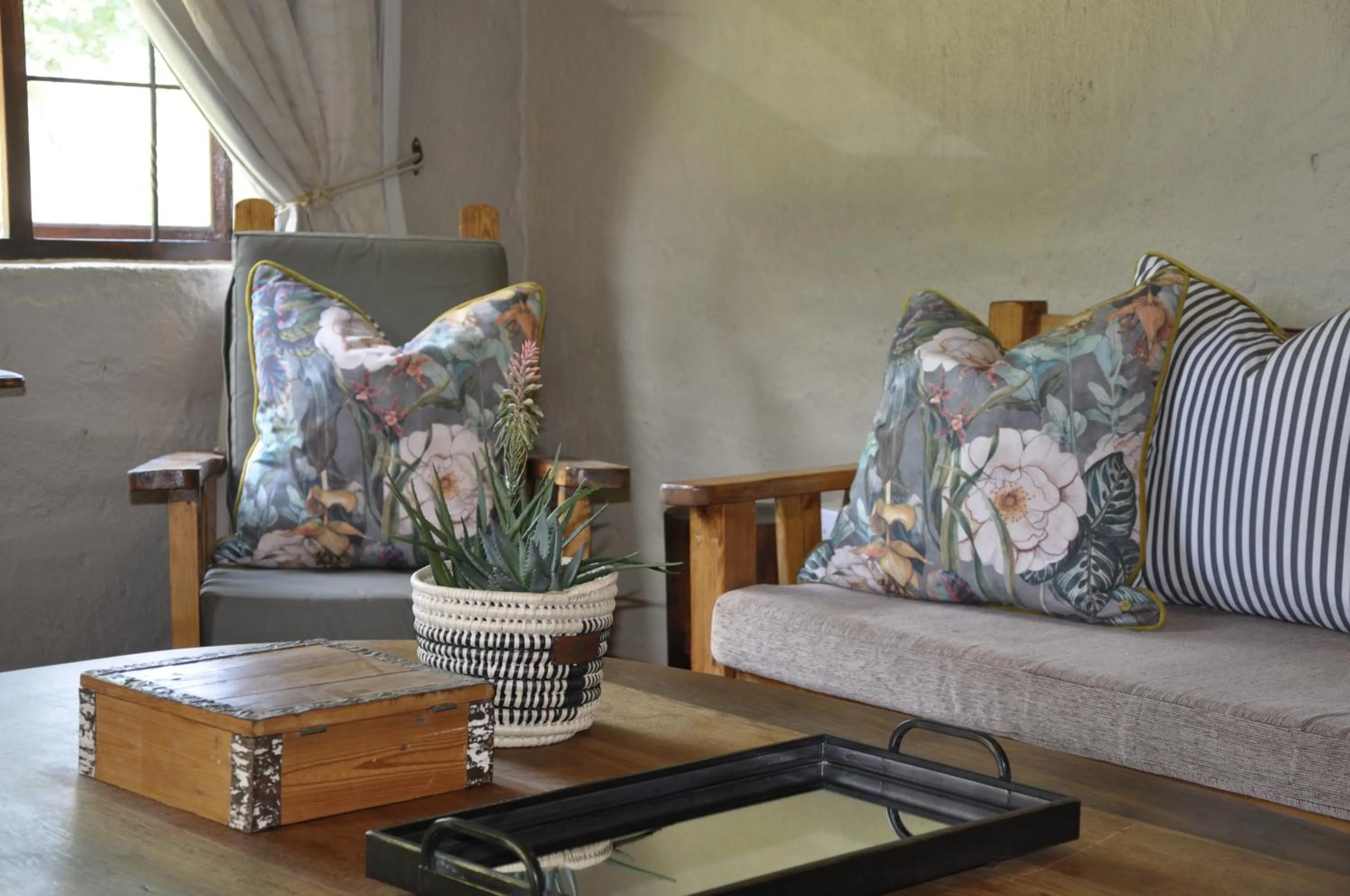 Living room in Grincourt B&B- with No Load shedding