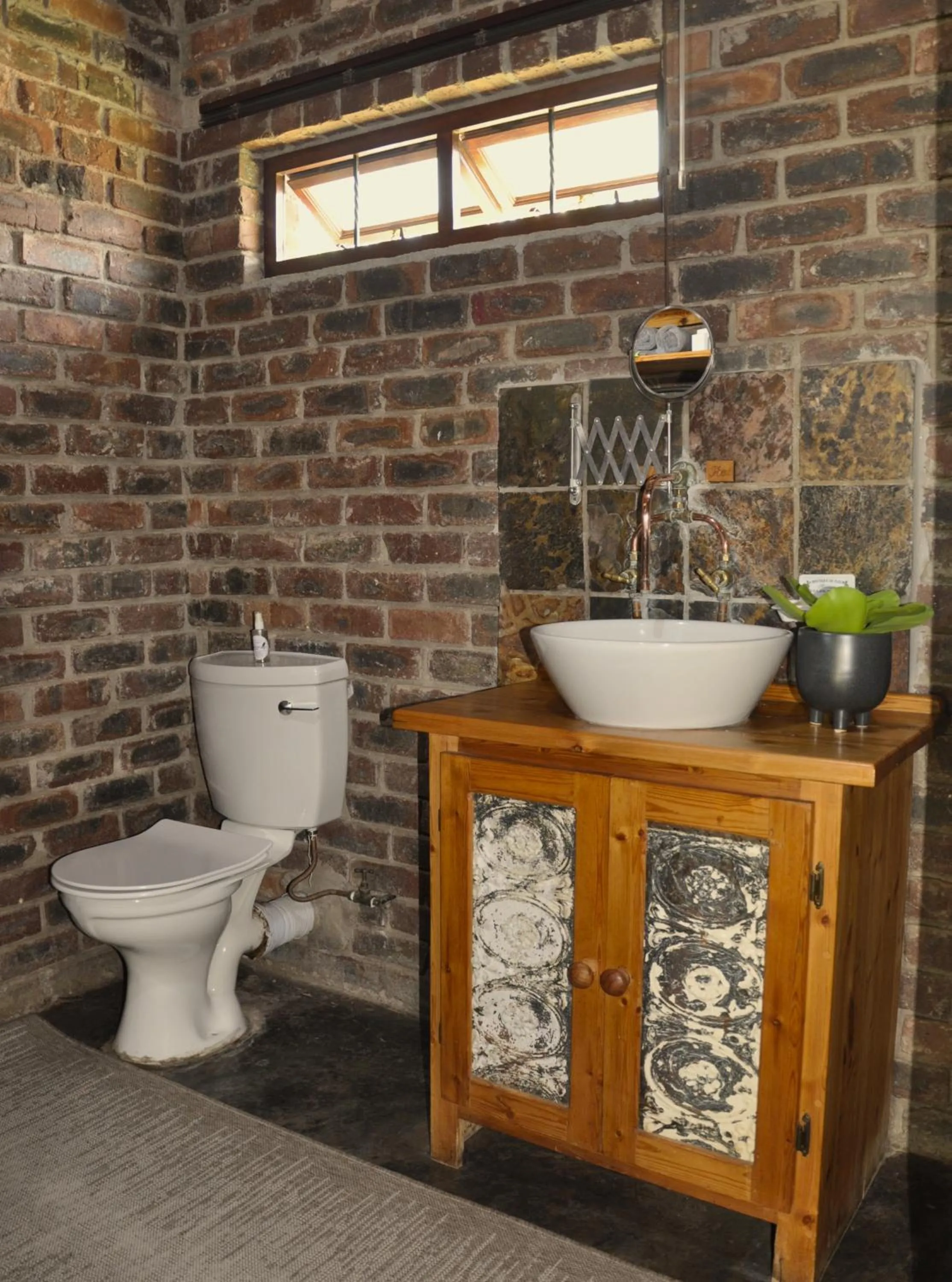 Toilet in Grincourt B&B- with No Load shedding