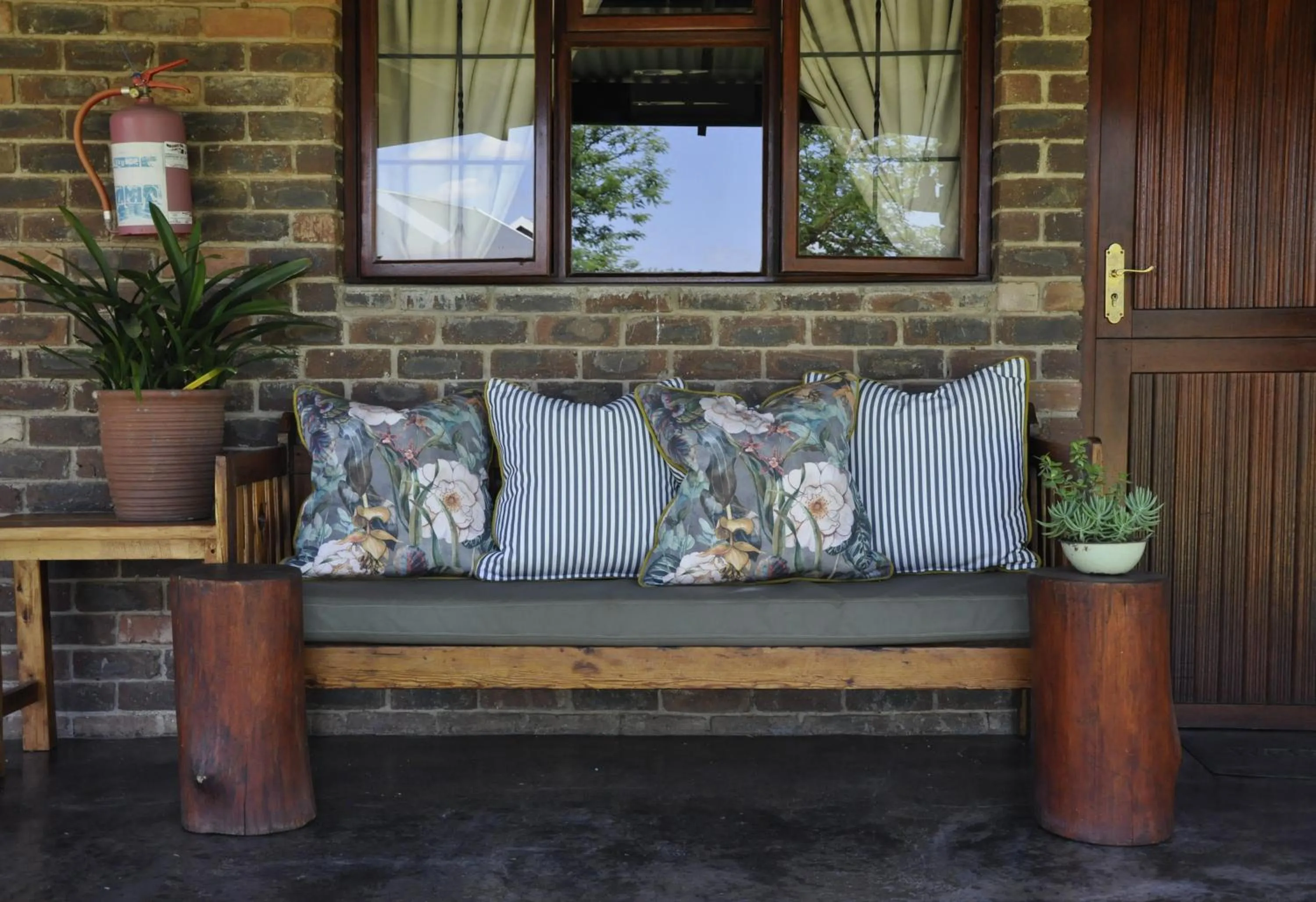 Patio in Grincourt B&B- with No Load shedding