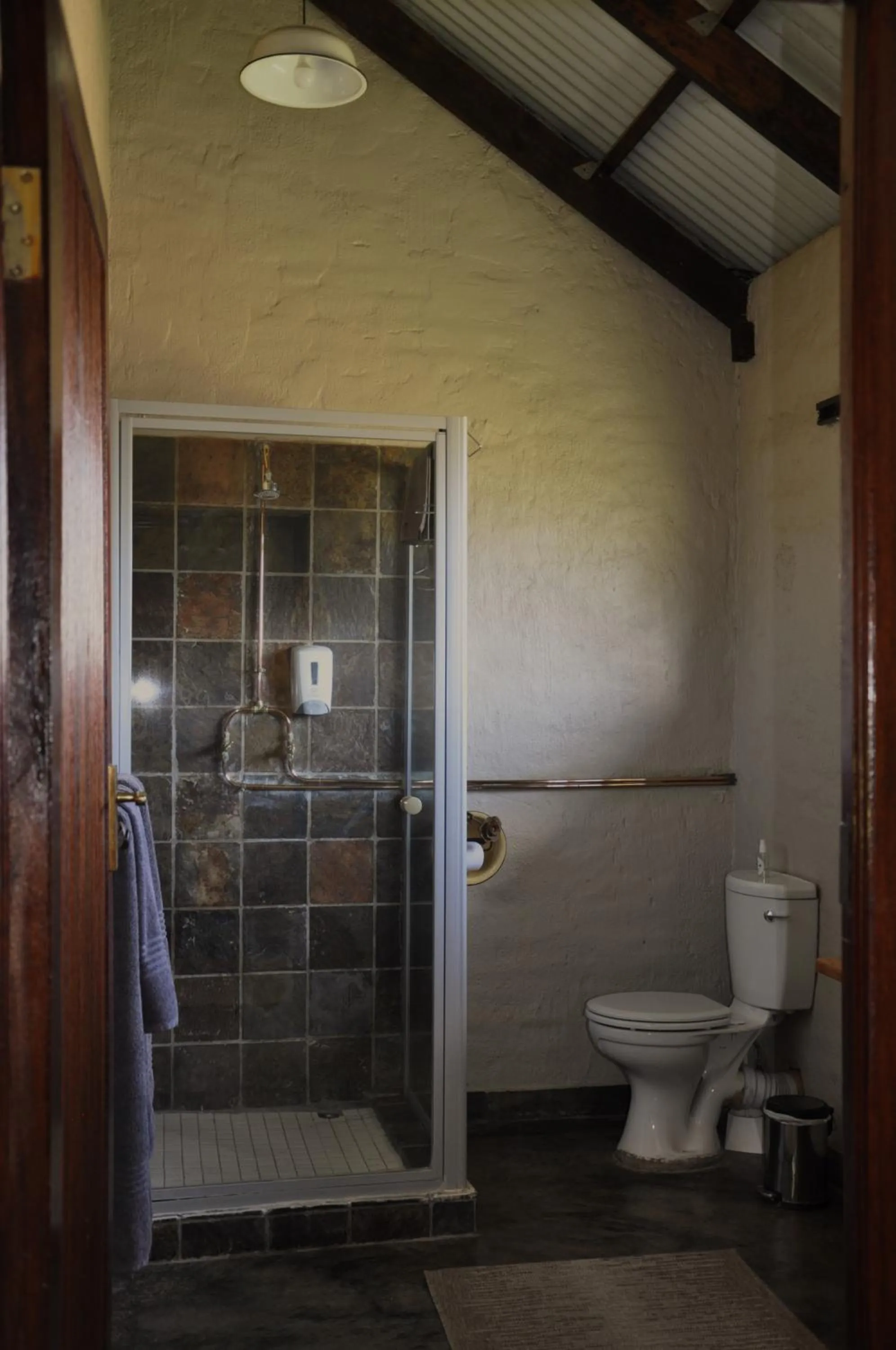 Shower in Grincourt B&B- with No Load shedding