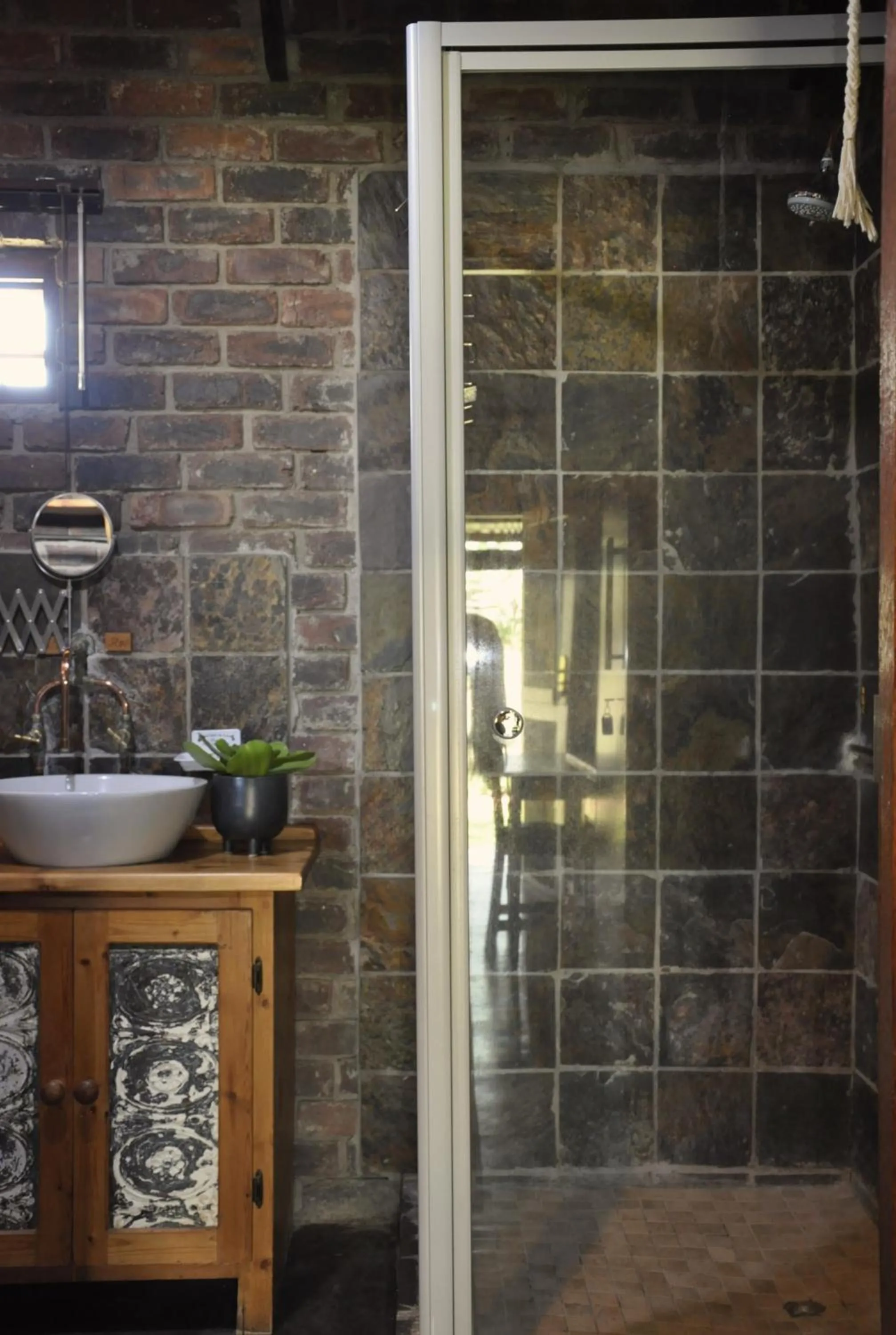 Bathroom in Grincourt B&B- with No Load shedding