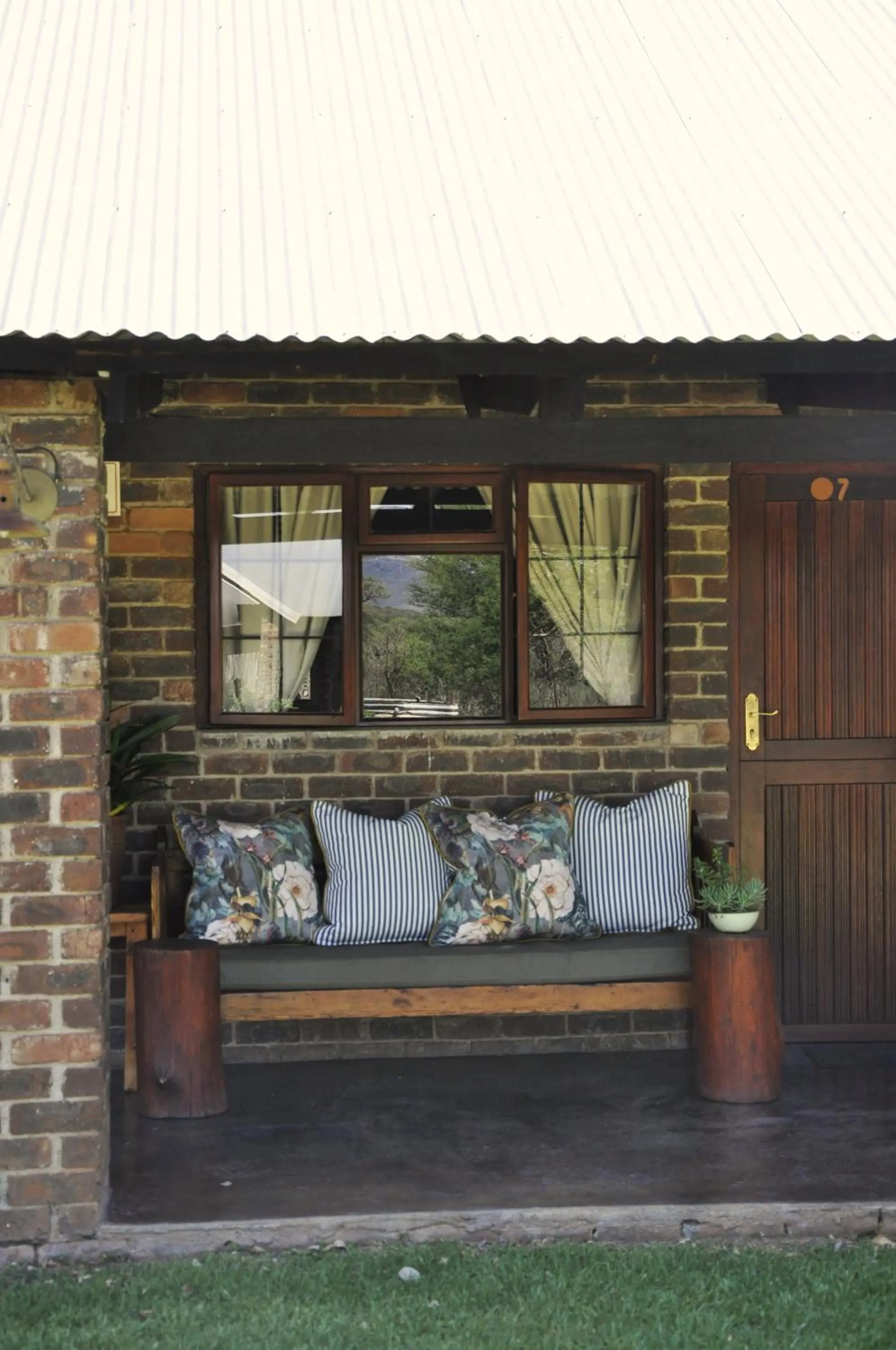 Patio in Grincourt B&B- with No Load shedding