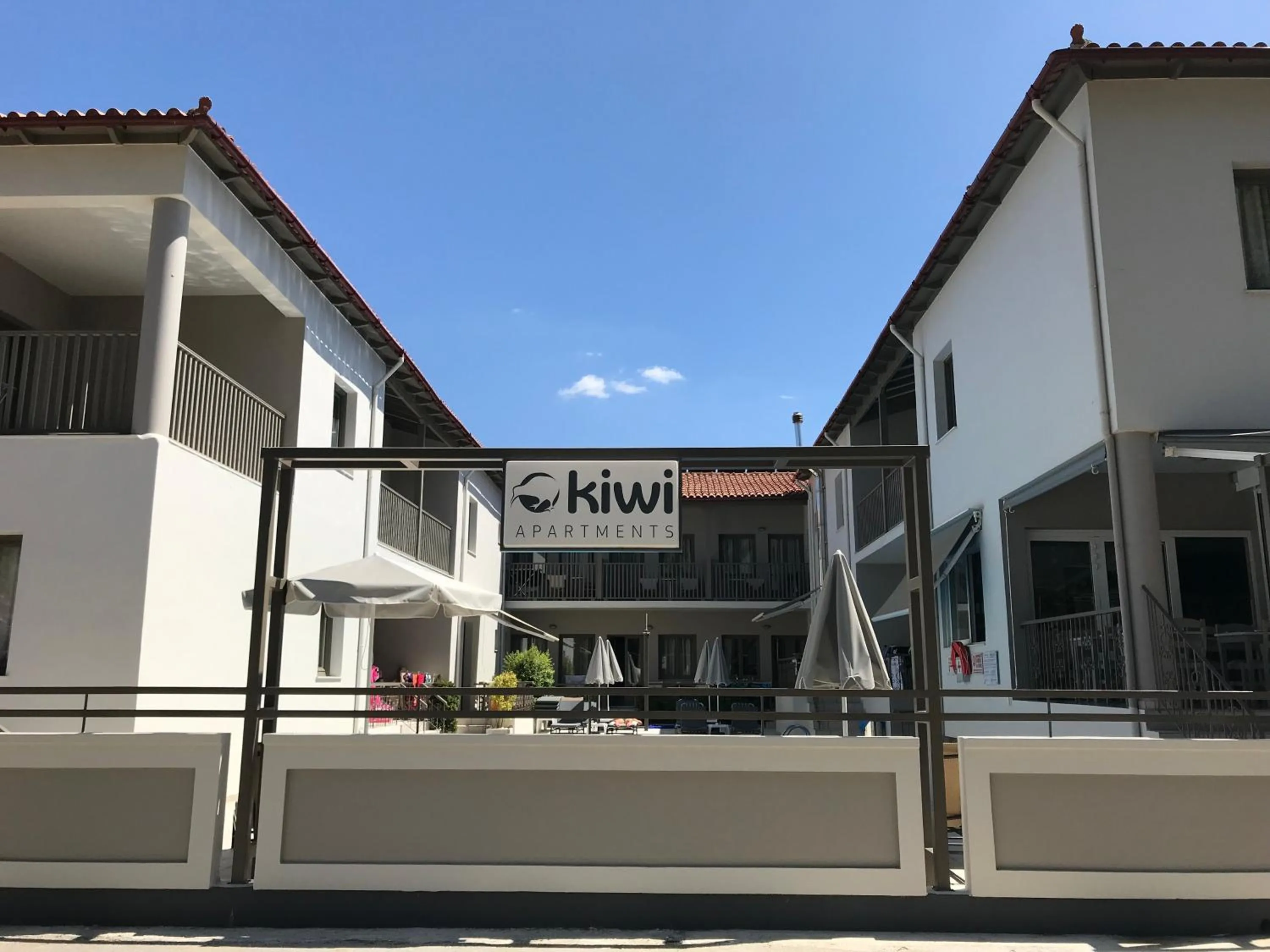 Facade/entrance in Kiwi Apartments