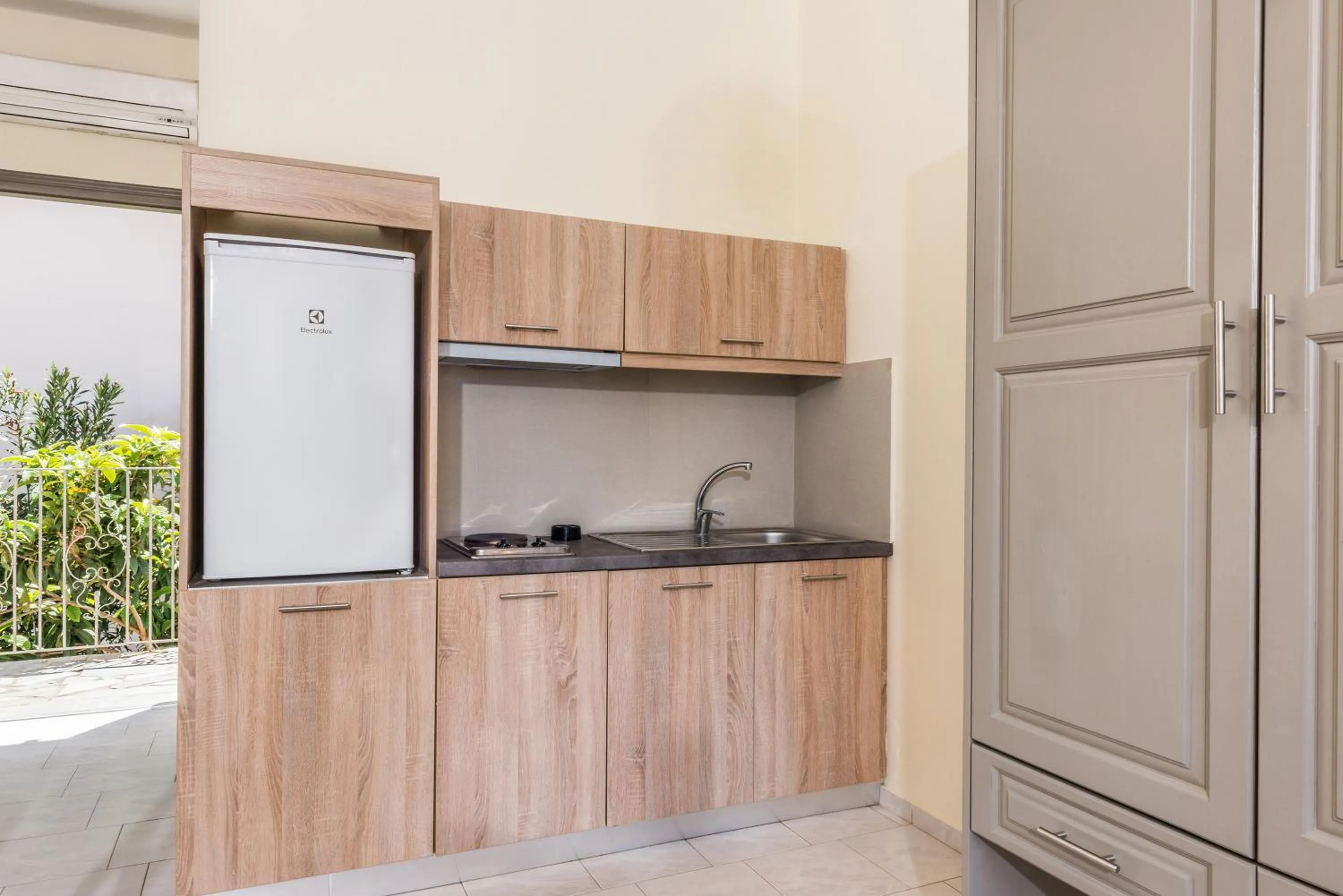 Kitchen or kitchenette in Kiwi Apartments