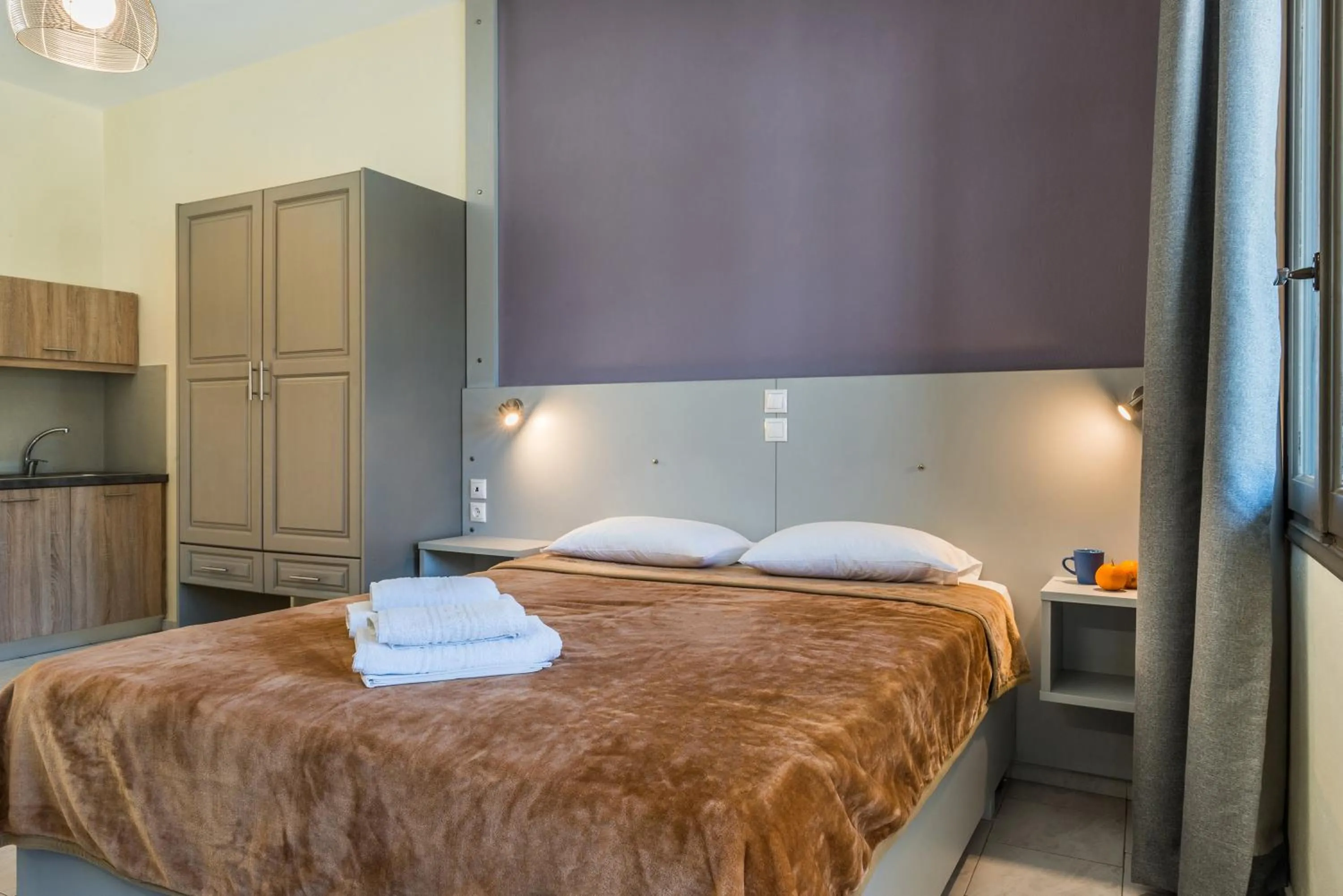 Photo of the whole room, Bed in Kiwi Apartments