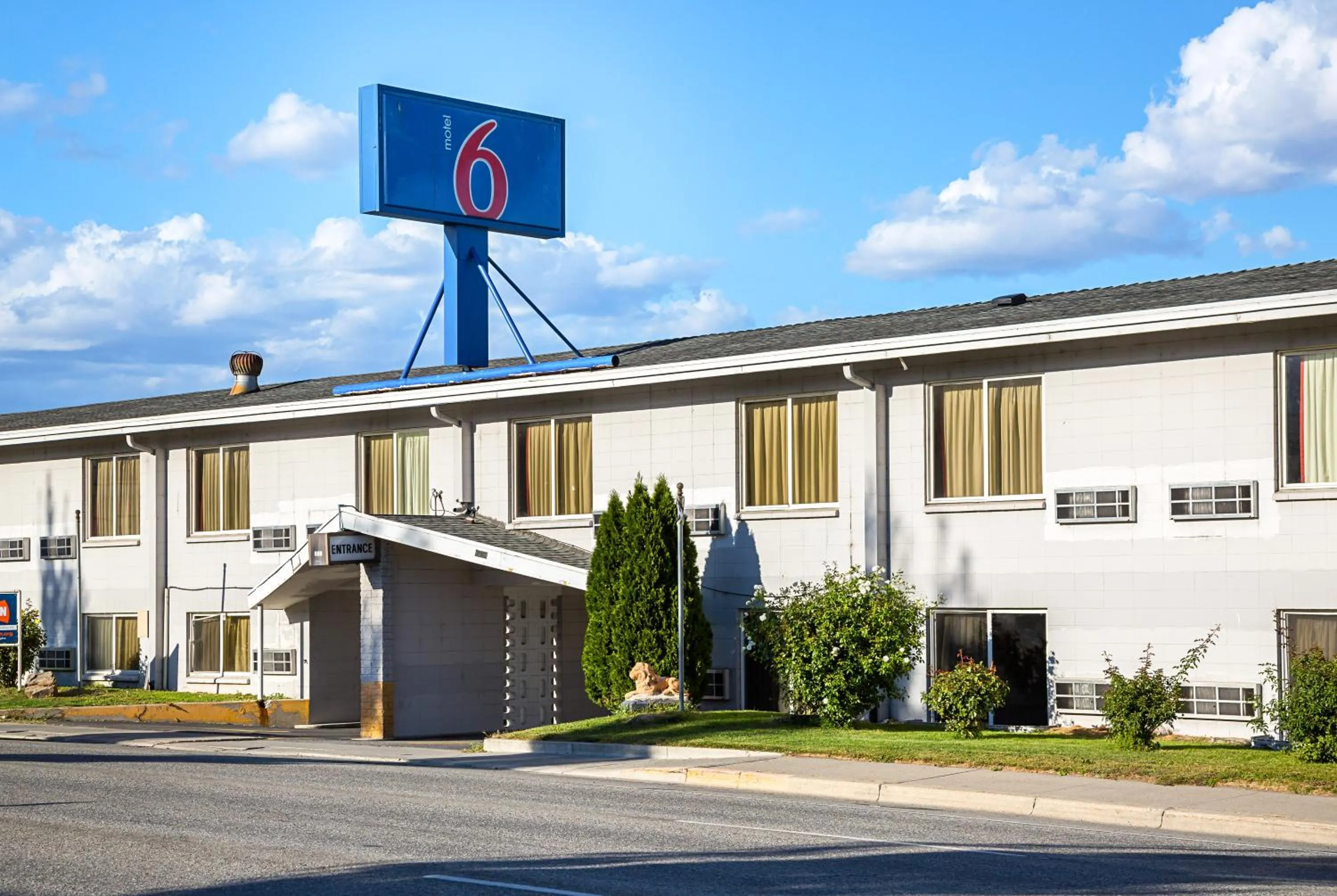 Facade/entrance in Motel 6-Wenatchee, WA