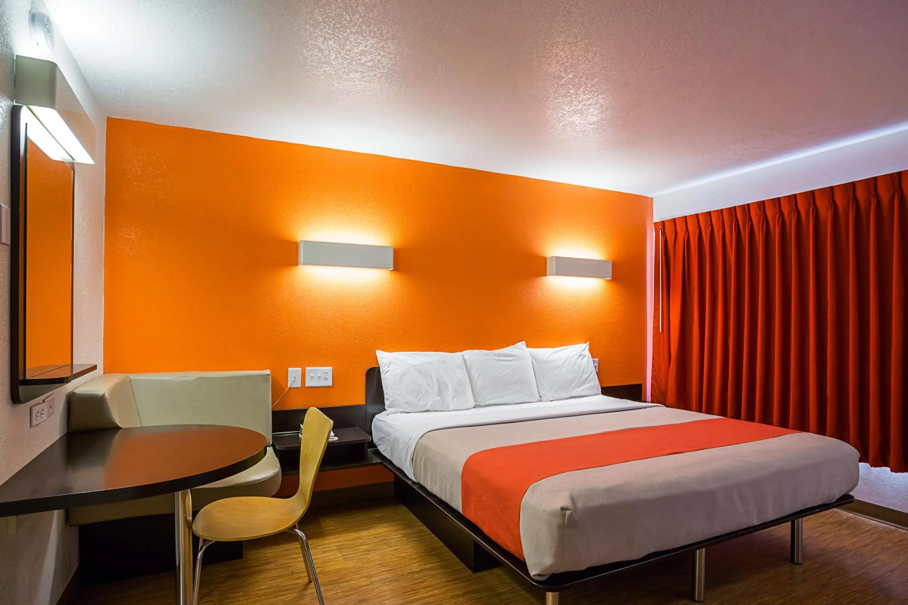 Bedroom, Bed in Motel 6-Wenatchee, WA