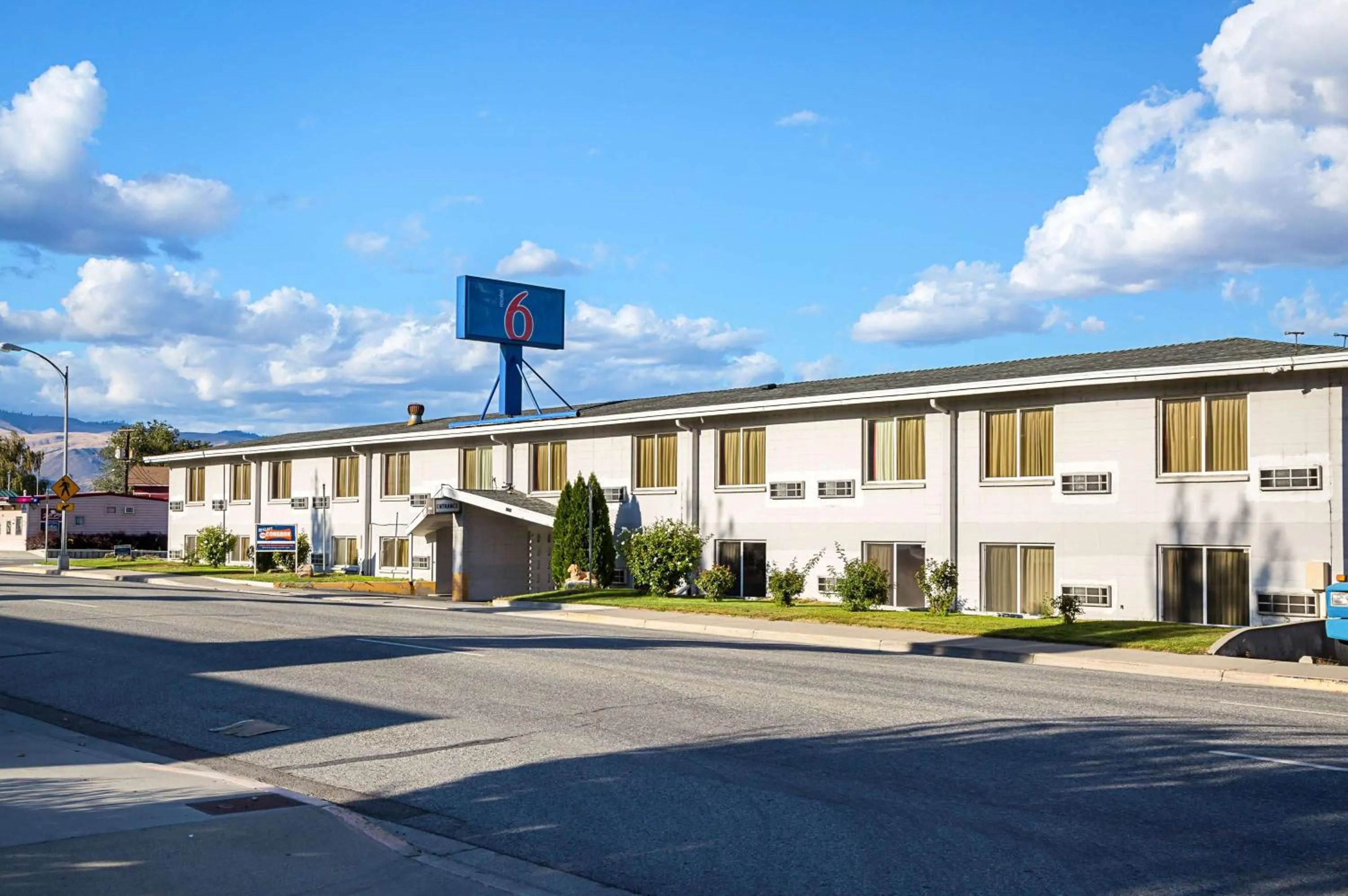 Property building in Motel 6-Wenatchee, WA
